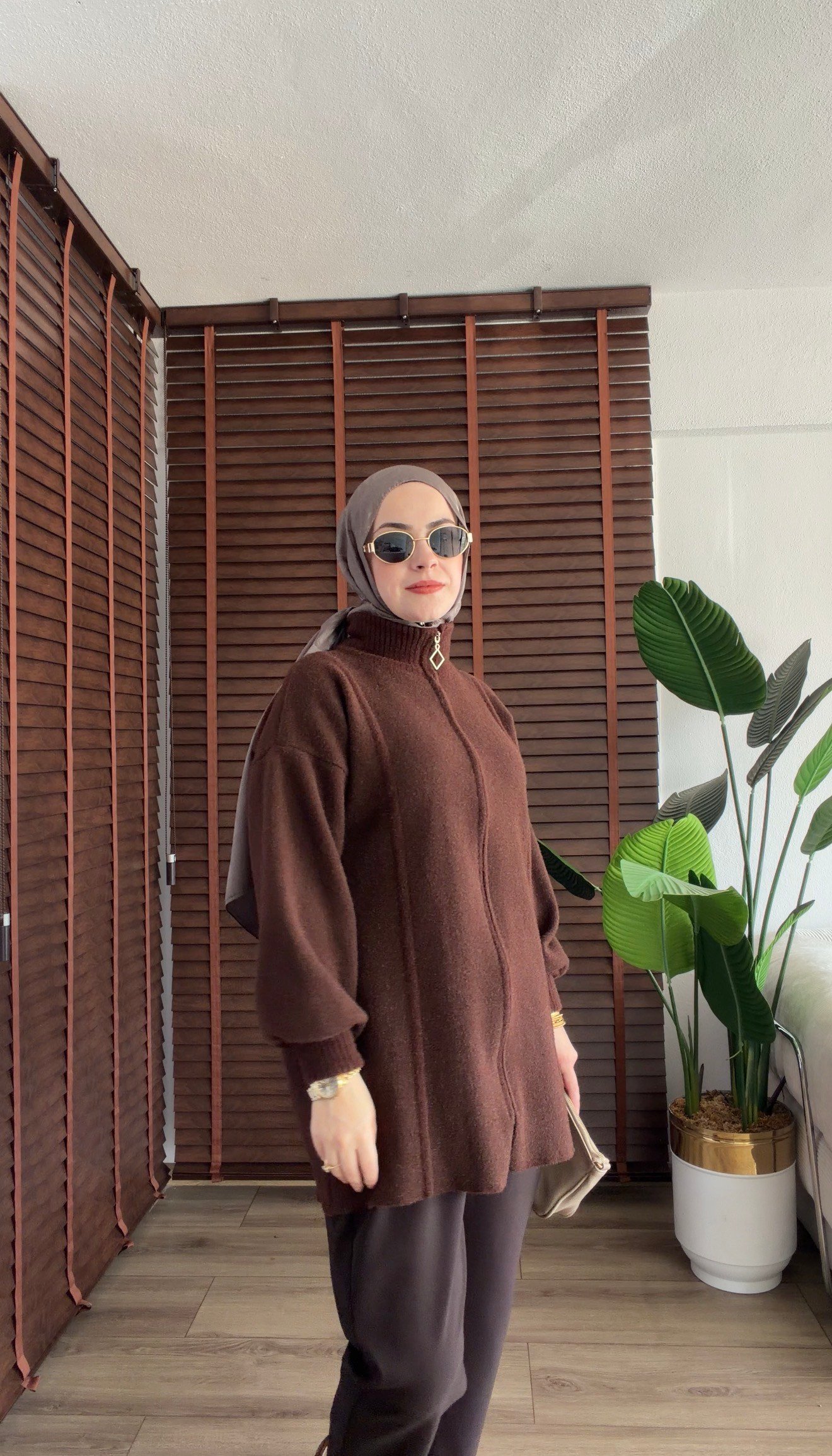 KAHVERENGİ LORİA DİK YAKA FERMUARLI ANGORA HIRKA 