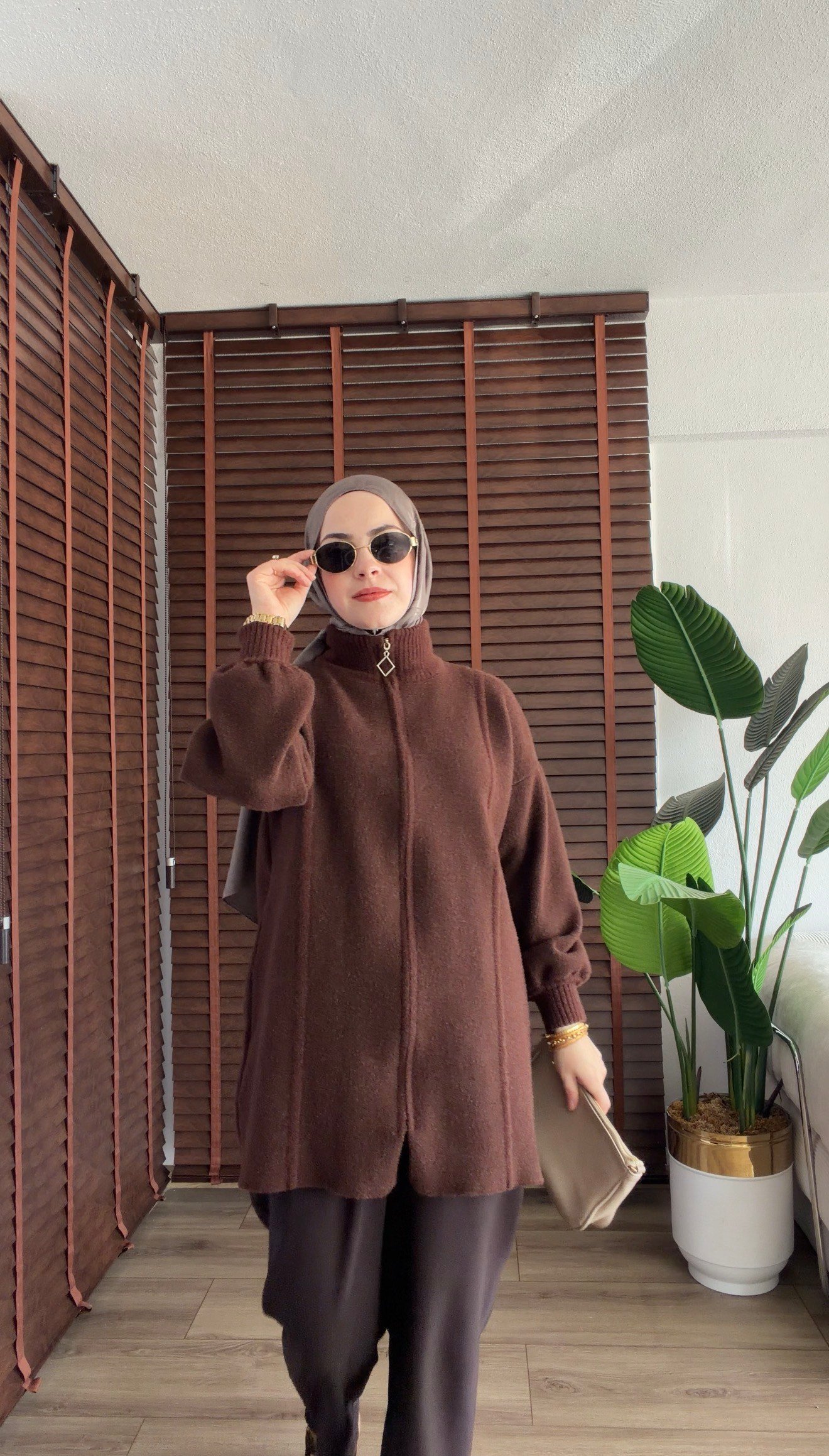 KAHVERENGİ LORİA DİK YAKA FERMUARLI ANGORA HIRKA 