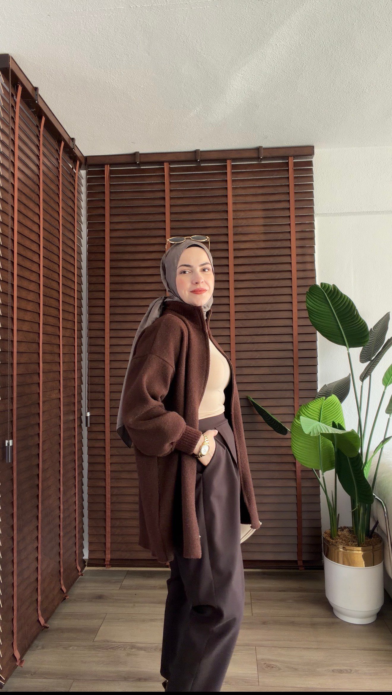 KAHVERENGİ LORİA DİK YAKA FERMUARLI ANGORA HIRKA 