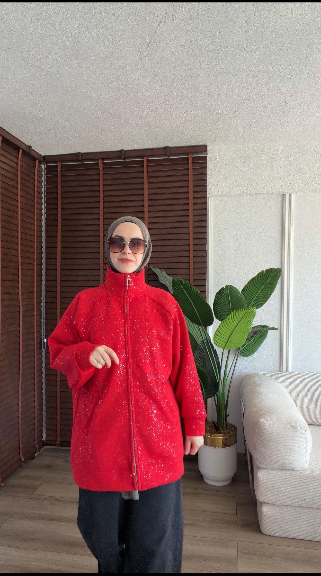 KIRMIZI  IŞILTILI ÜÇ İPLİK ŞARDONLU HIRKA 