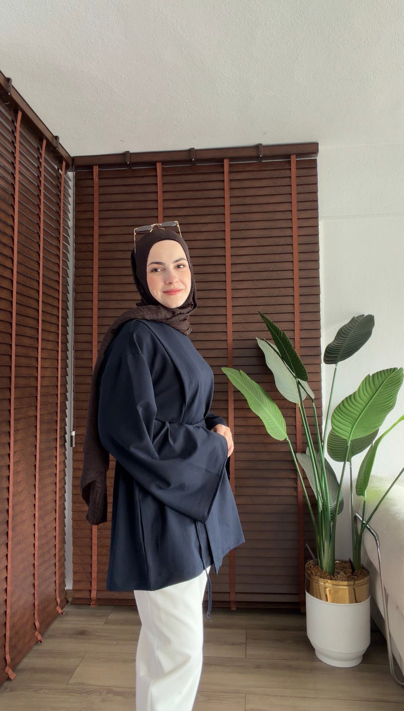LACİVERT PARİZMA ÖNÜ YIRTMAÇ DETAYLI SWEATSHÖRT 
