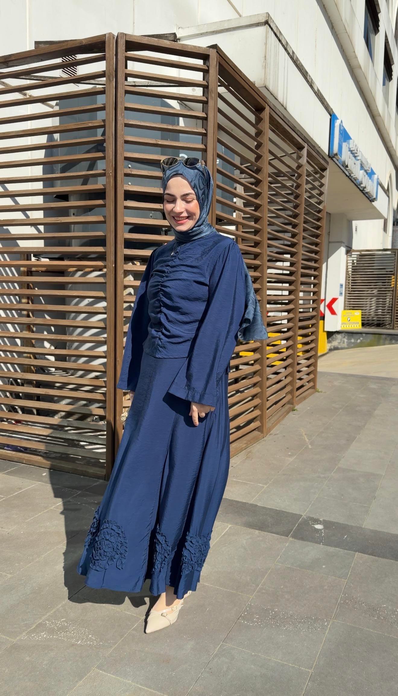 LACİVERT RENK  APLUGİE DETAYLI BALIK MODEL ETEKLİ TAKIM 