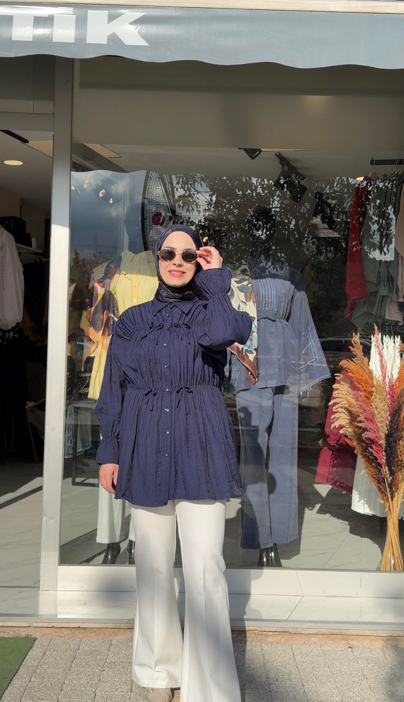 LACİVERT RENK   FİYONK DETAYLI BÜZGÜLÜ KIRİNKIL KUMAŞ ROMANTİK GÖMLEK 