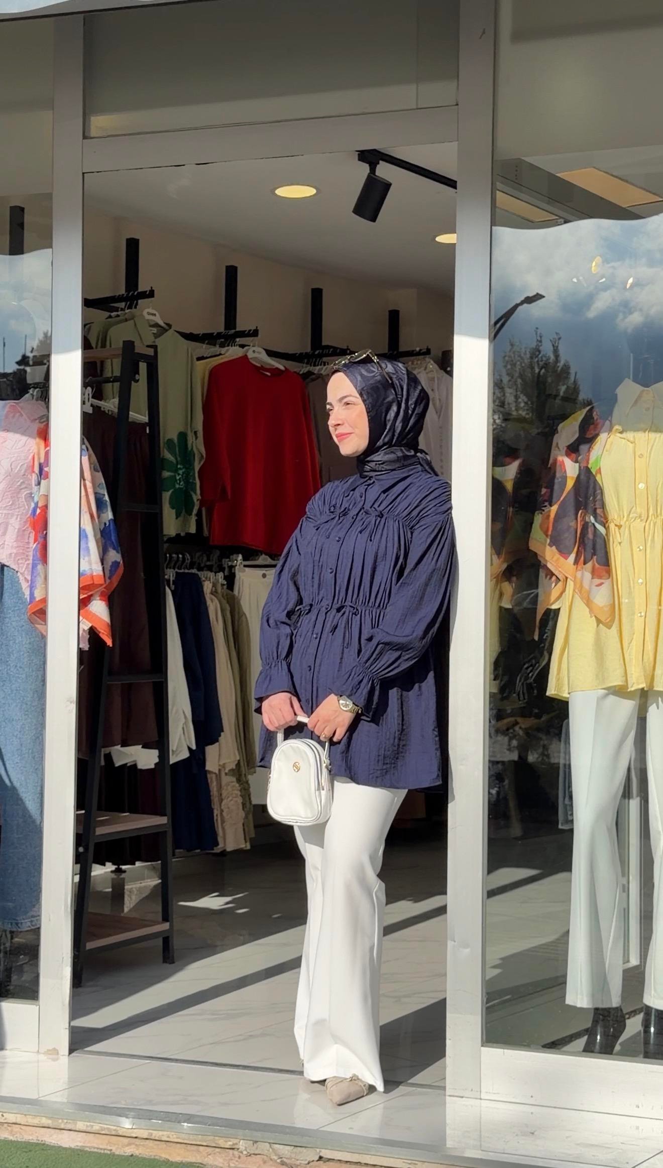 LACİVERT RENK   FİYONK DETAYLI BÜZGÜLÜ KIRİNKIL KUMAŞ ROMANTİK GÖMLEK 