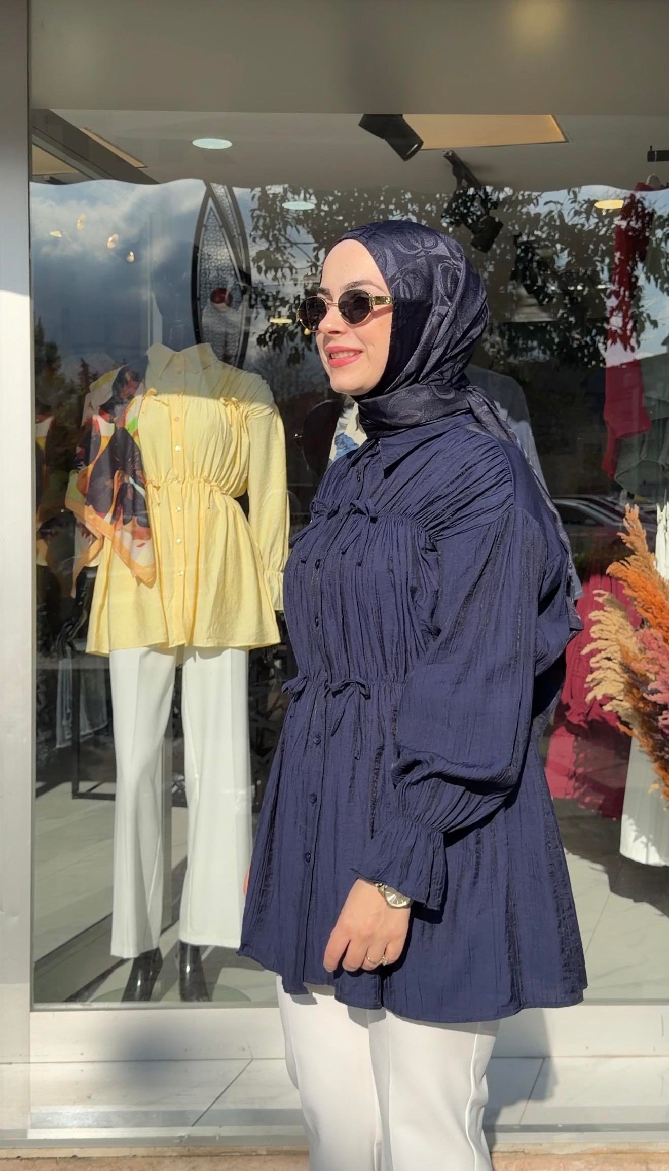 LACİVERT RENK   FİYONK DETAYLI BÜZGÜLÜ KIRİNKIL KUMAŞ ROMANTİK GÖMLEK 