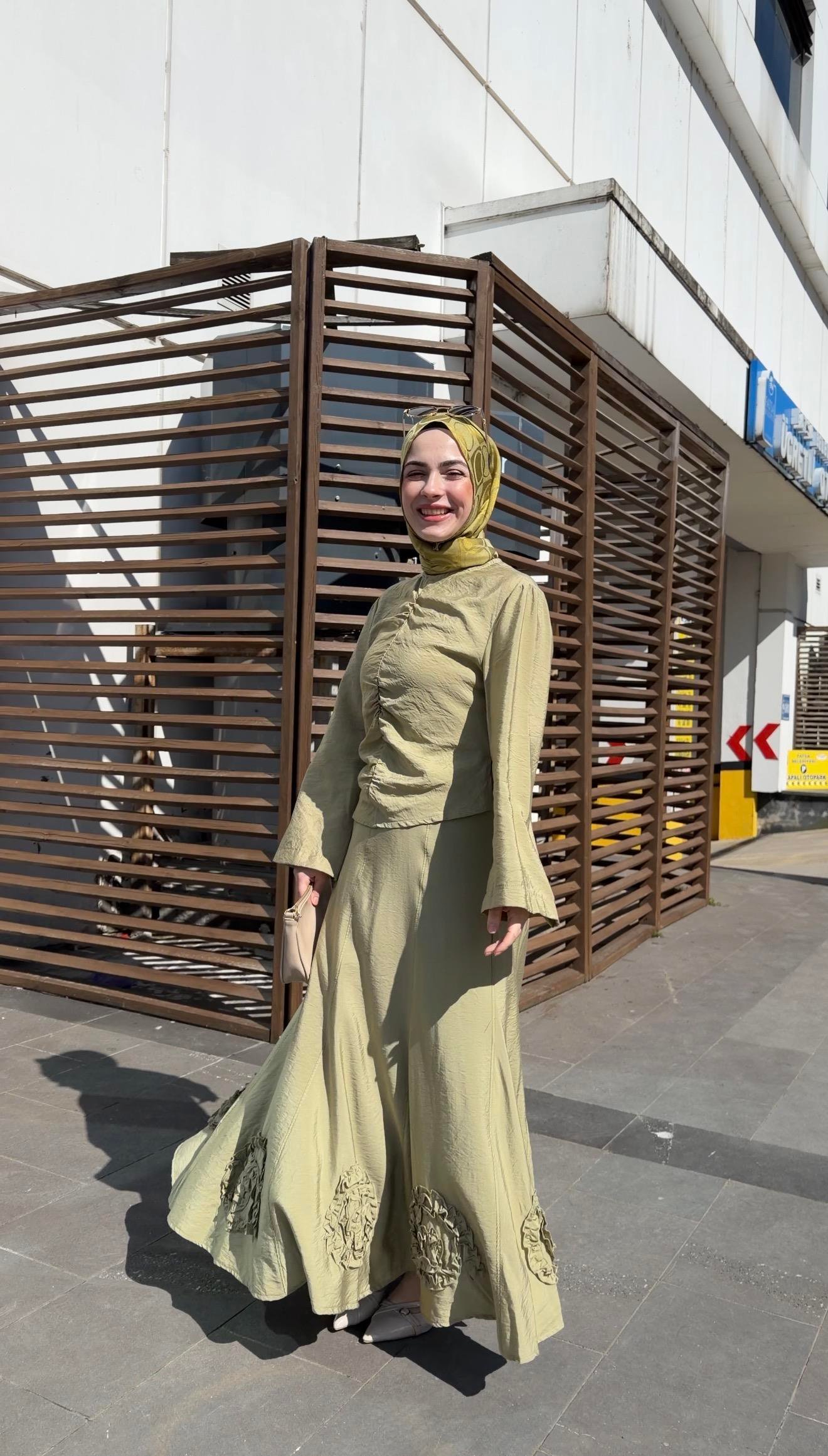 MİT YEŞİLİ  APLUGİE DETAYLI BALIK MODEL ETEKLİ TAKIM 