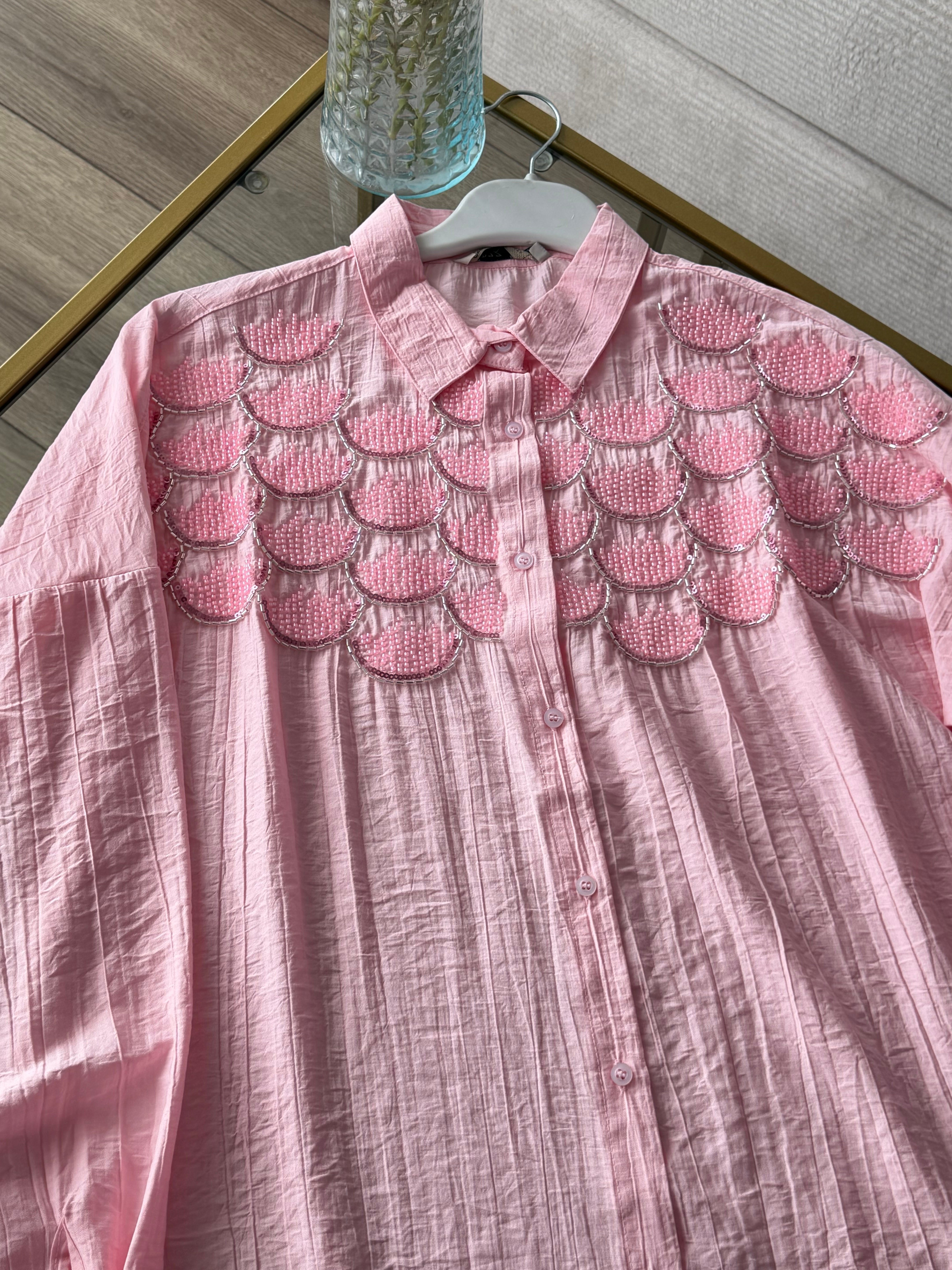PEMBE BULUT TAŞ İŞLEMELİ TASARIM GÖMLEK 