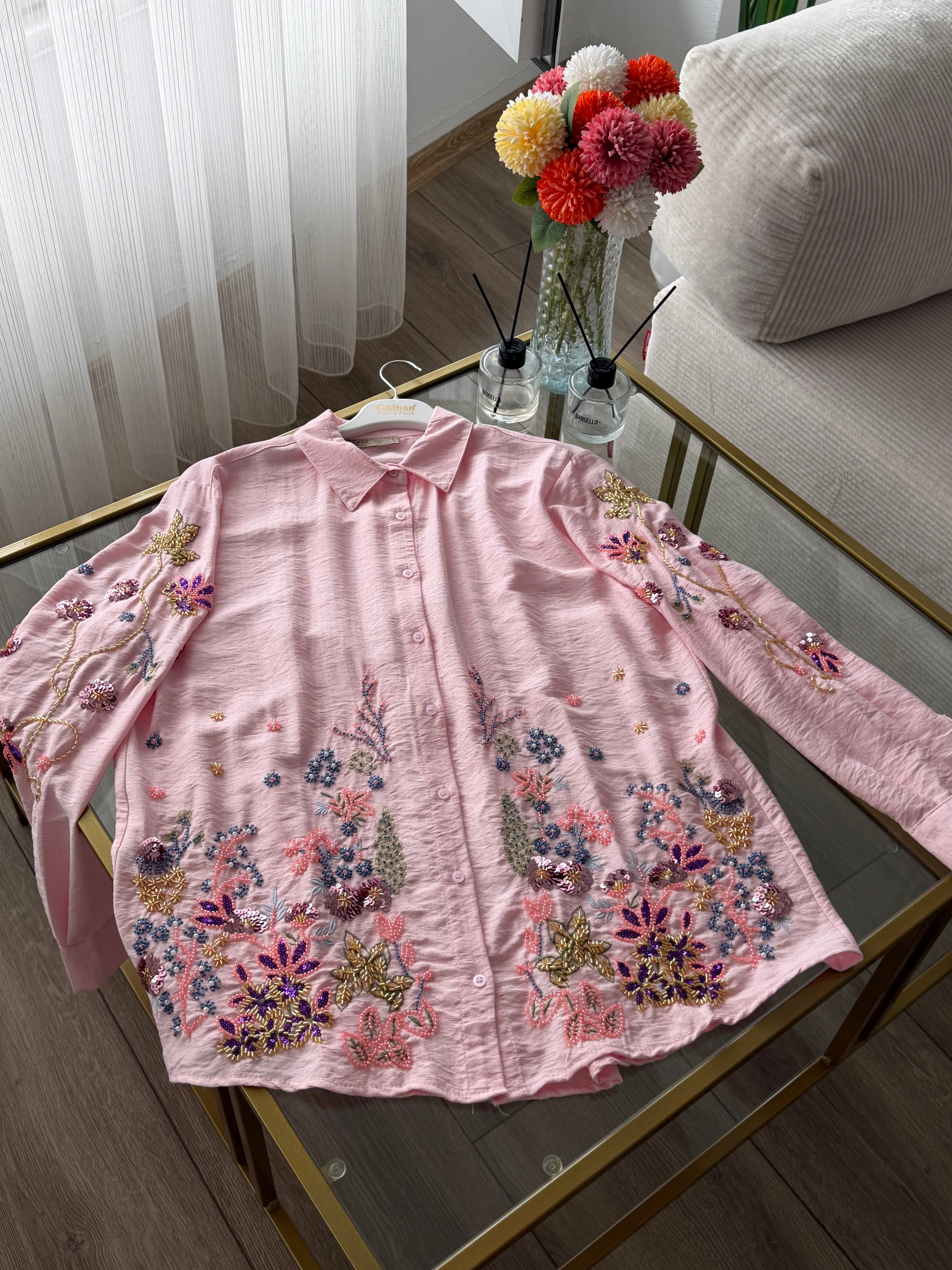 PEMBE  OTANTİK ETNİK DESEN TASARIM NAKIŞLI GÖMLEK 