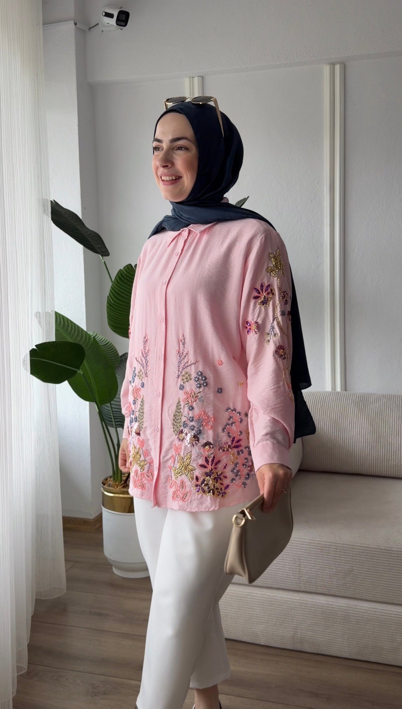 PEMBE  OTANTİK ETNİK DESEN TASARIM NAKIŞLI GÖMLEK 