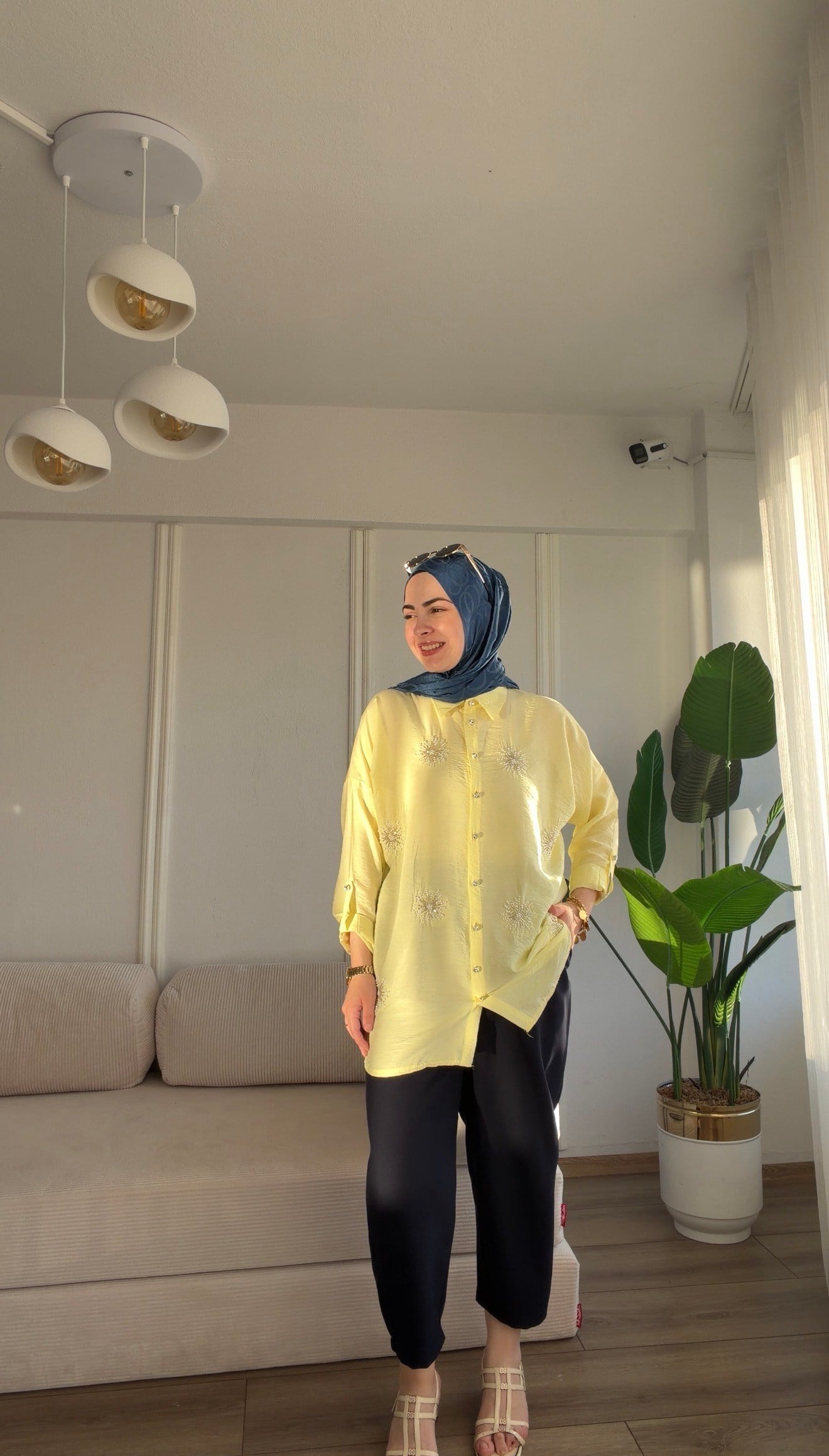 SARI İNCİ İŞLEMELİ COTTON  GÖMLEK 