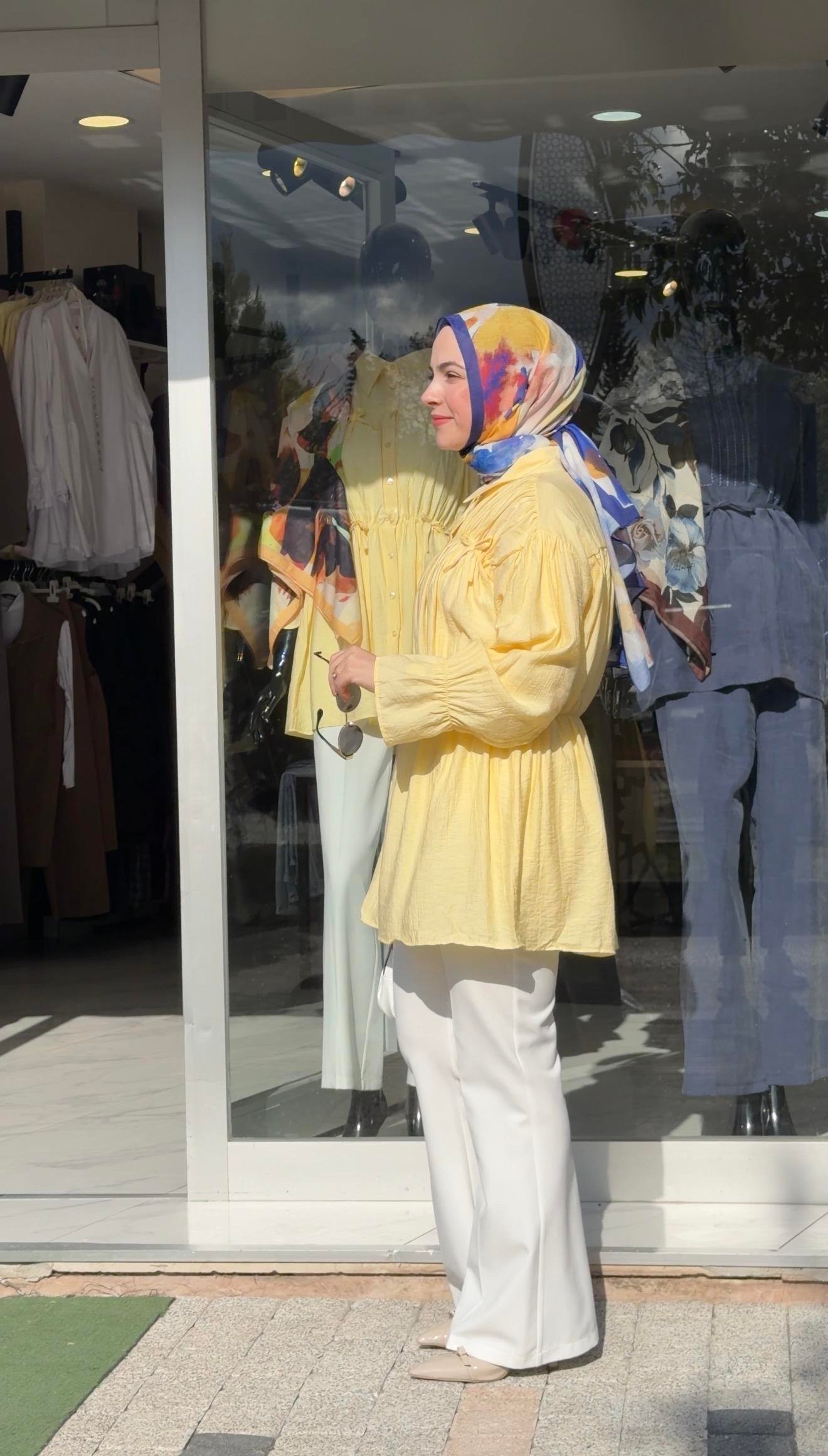 SARI RENK FİYONK DETAYLI BÜZGÜLÜ KIRİNKIL KUMAŞ ROMANTİK GÖMLEK 