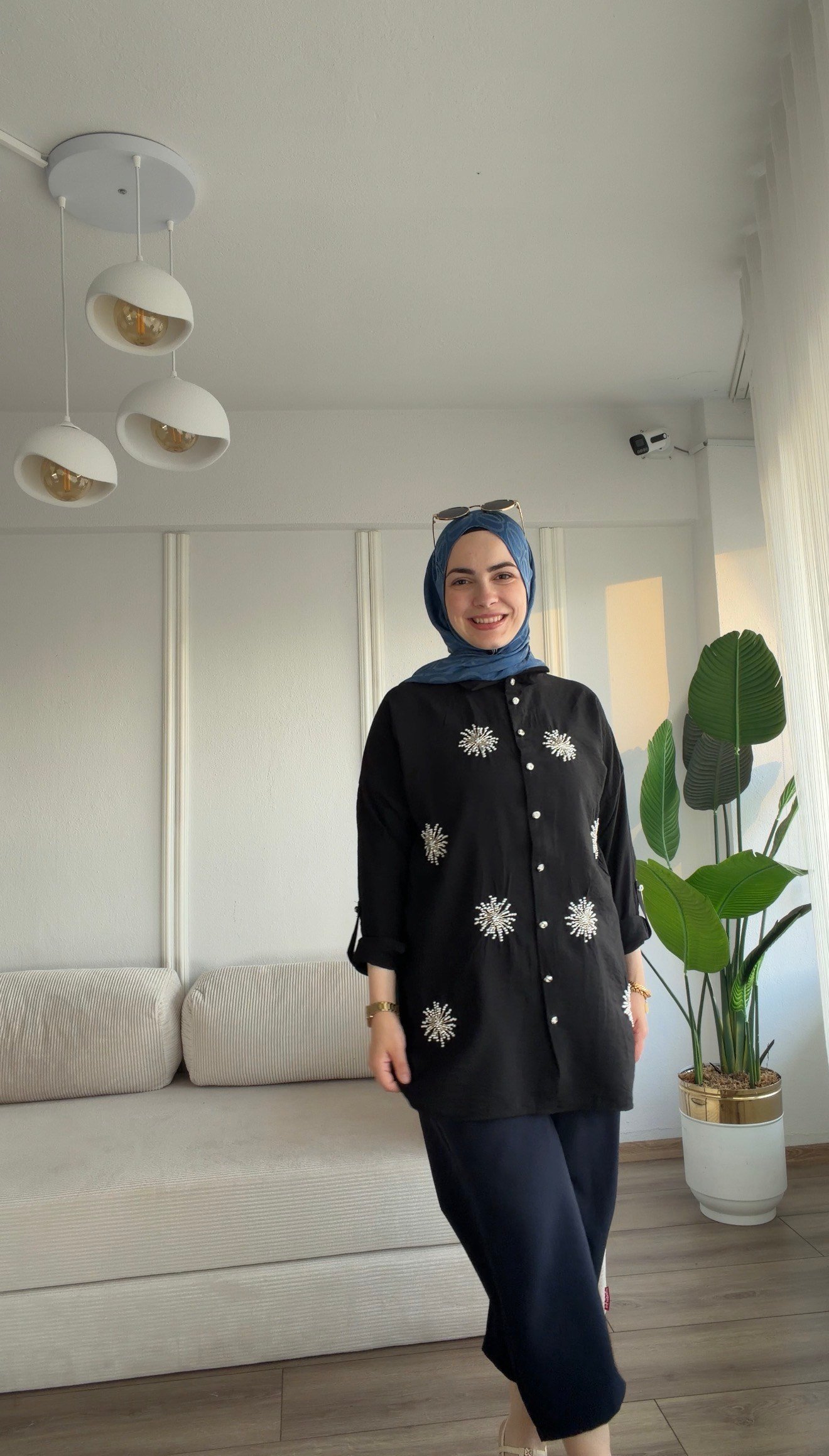 SİYAH  İNCİ İŞLEMELİ COTTON  GÖMLEK 