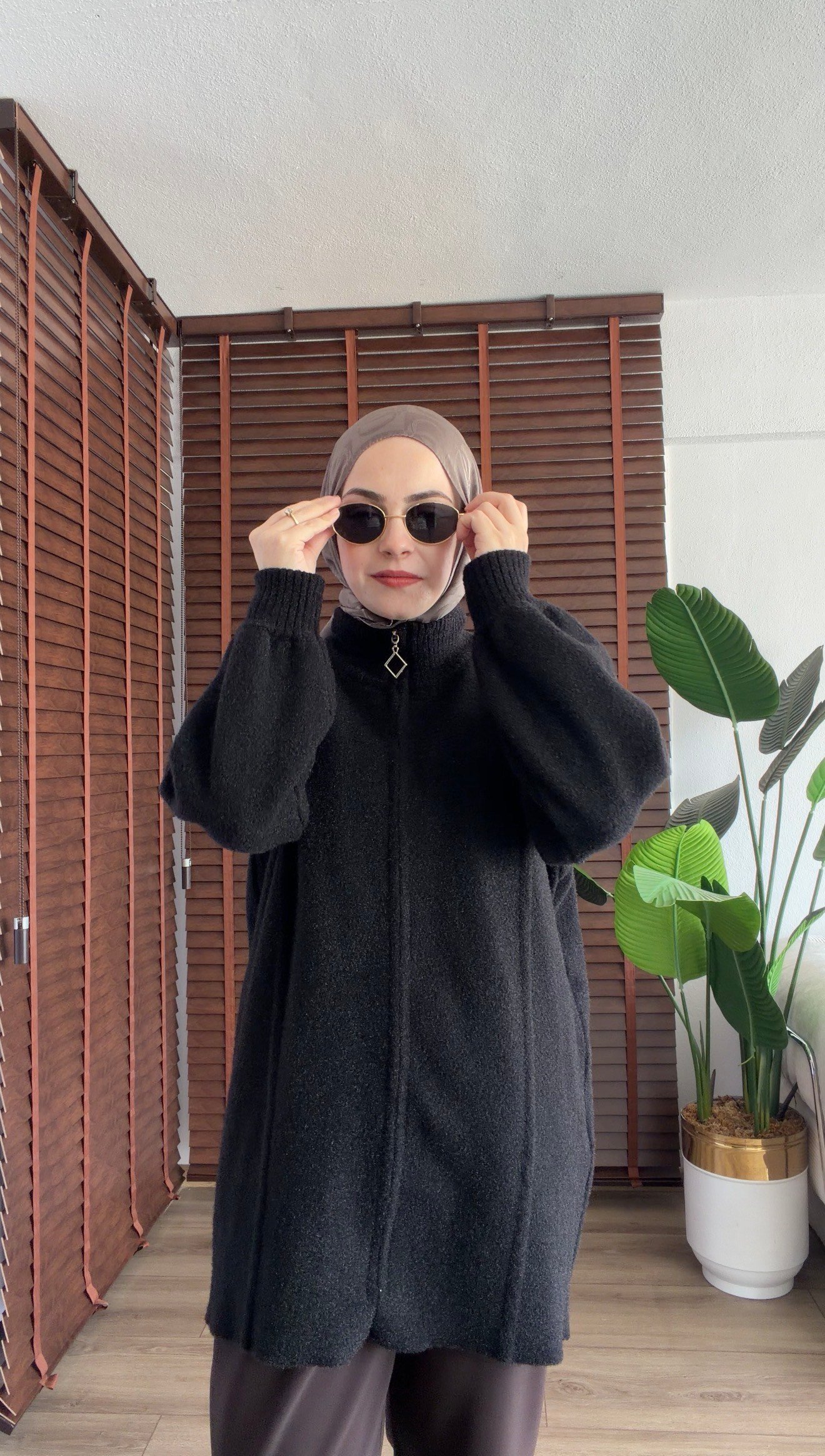 SİYAH  LORİA DİK YAKA FERMUARLI ANGORA HIRKA 