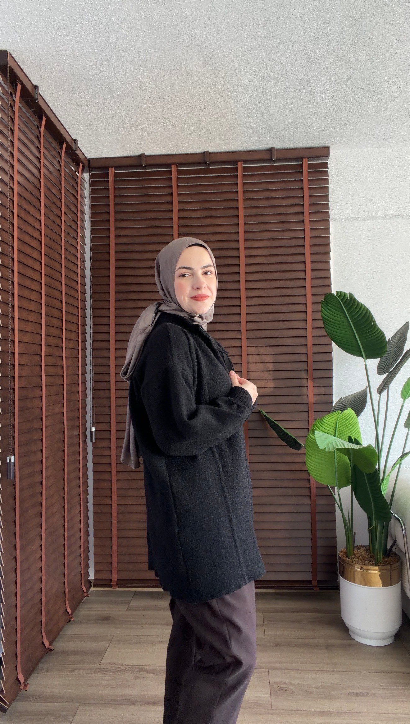 SİYAH  LORİA DİK YAKA FERMUARLI ANGORA HIRKA 