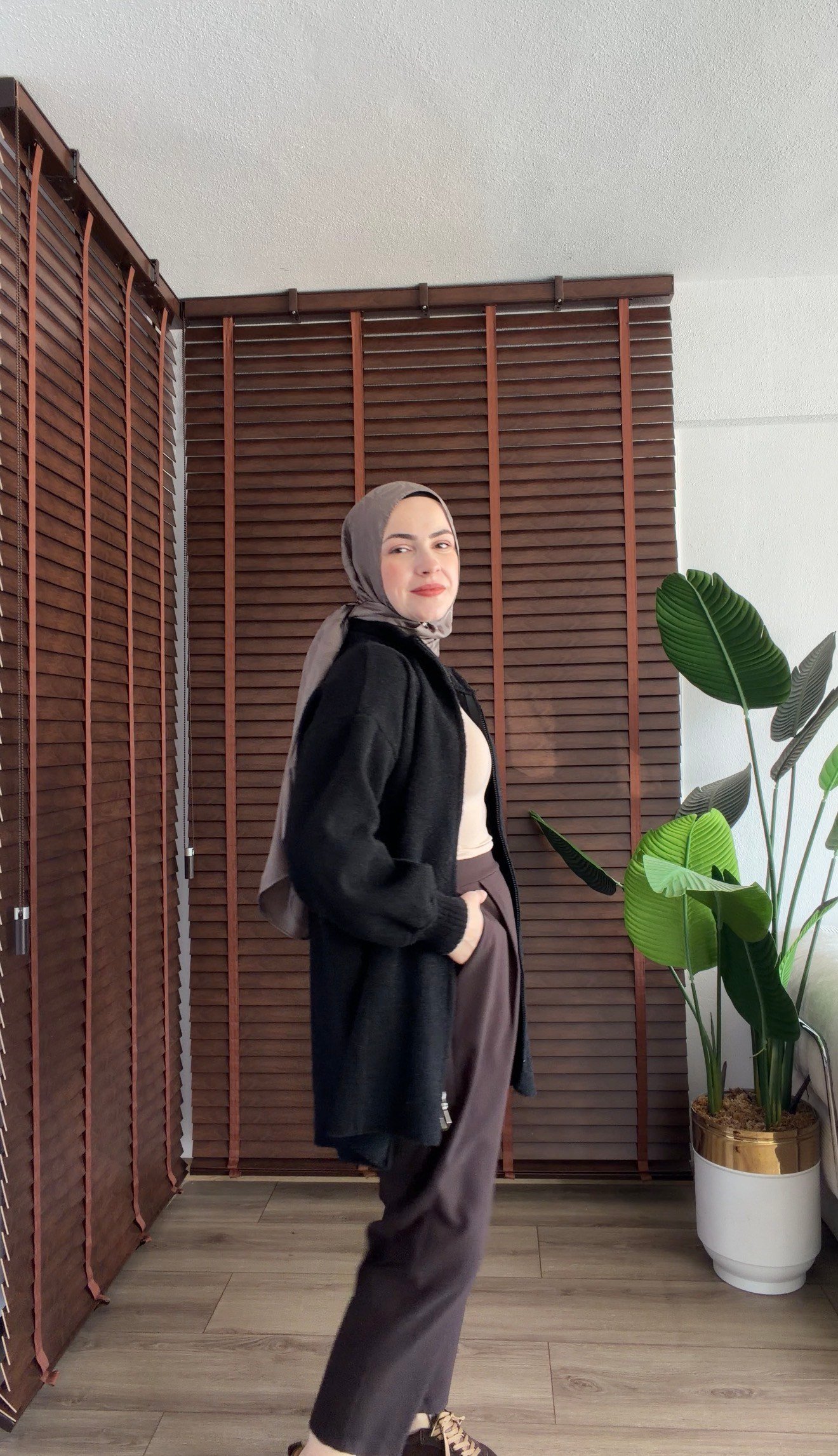 SİYAH  LORİA DİK YAKA FERMUARLI ANGORA HIRKA 
