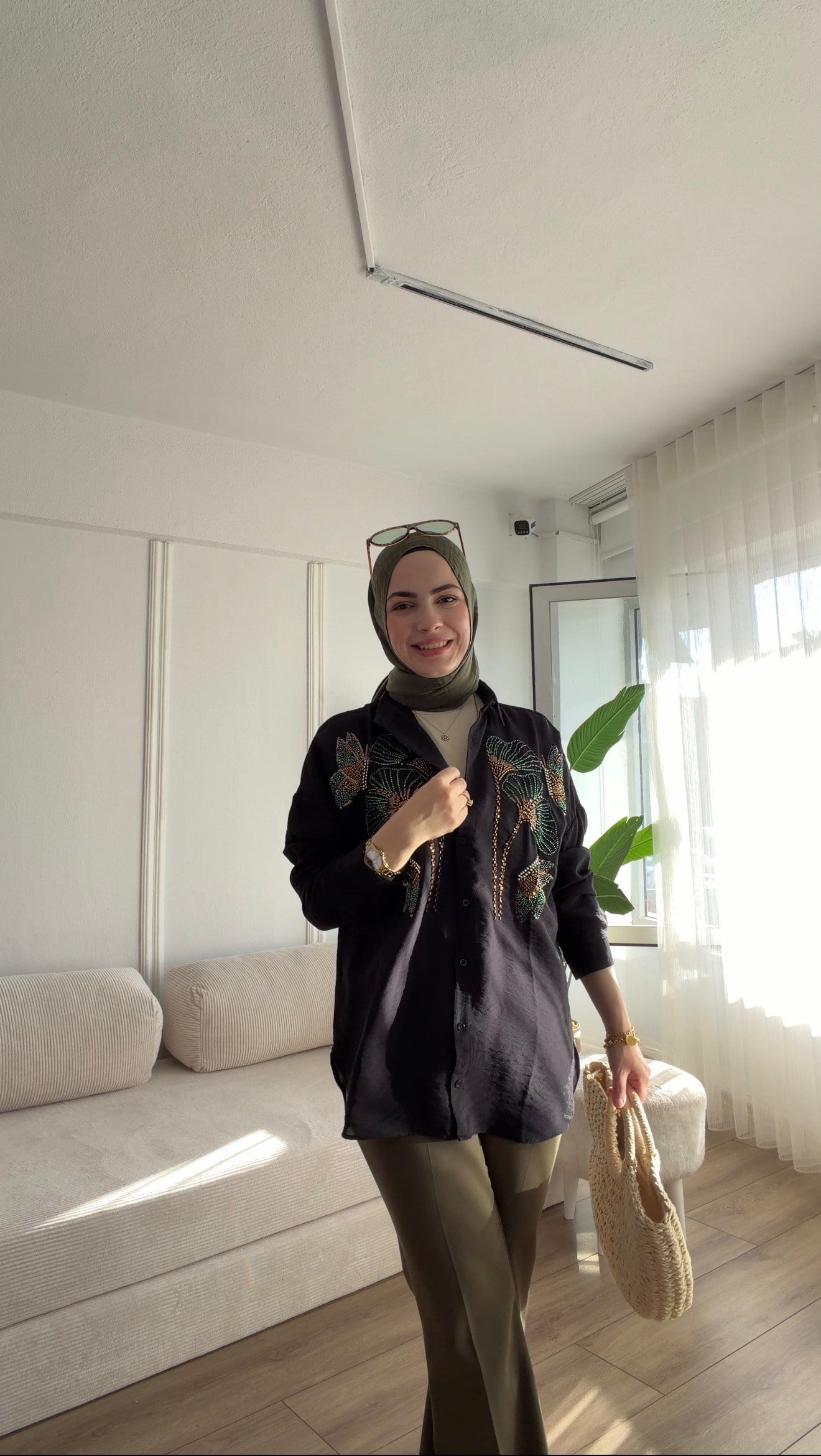 SİYAH PREMİUM TAŞ İŞLEMELİ TASARIM GÖMLEK 