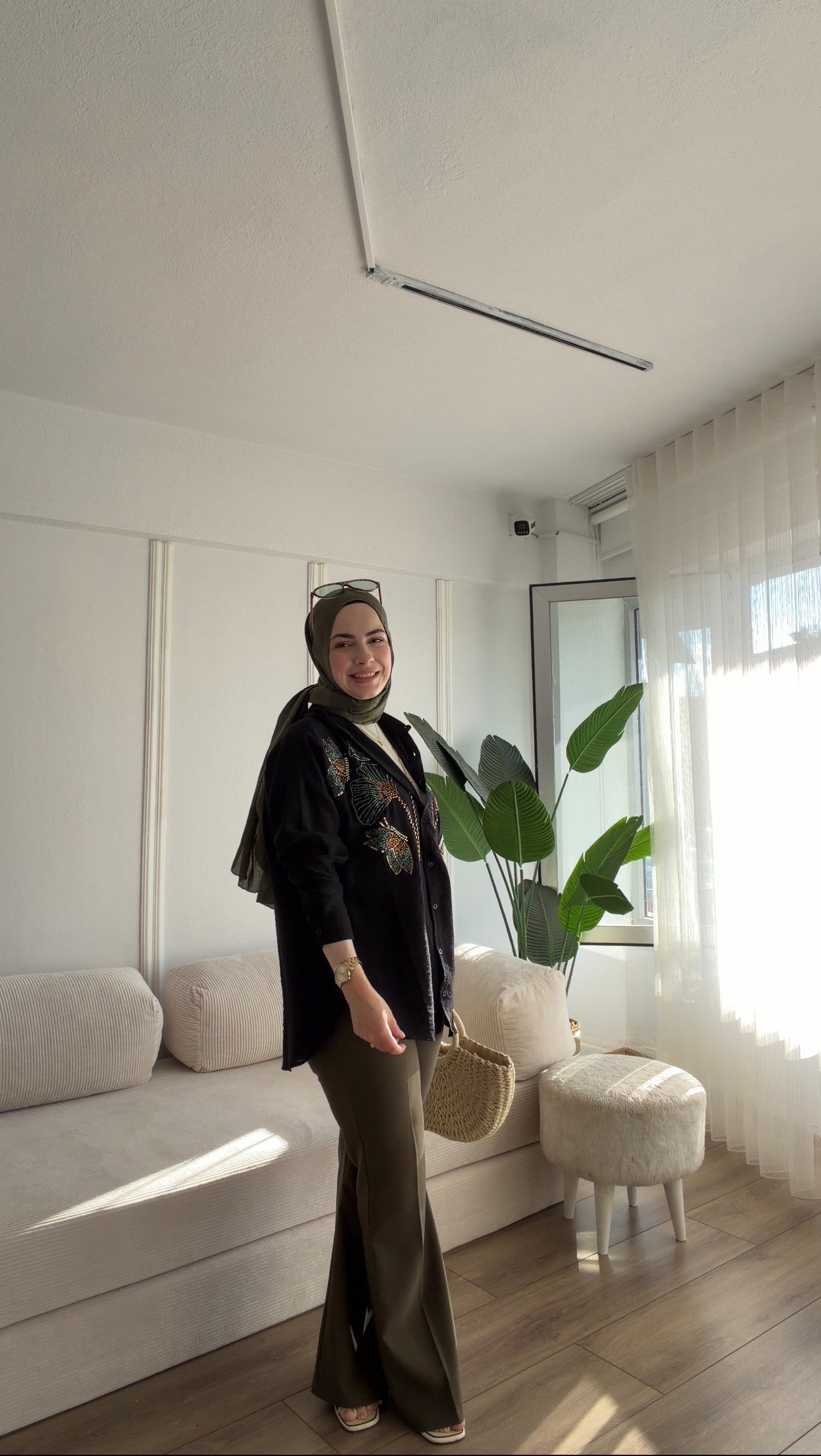 SİYAH PREMİUM TAŞ İŞLEMELİ TASARIM GÖMLEK 