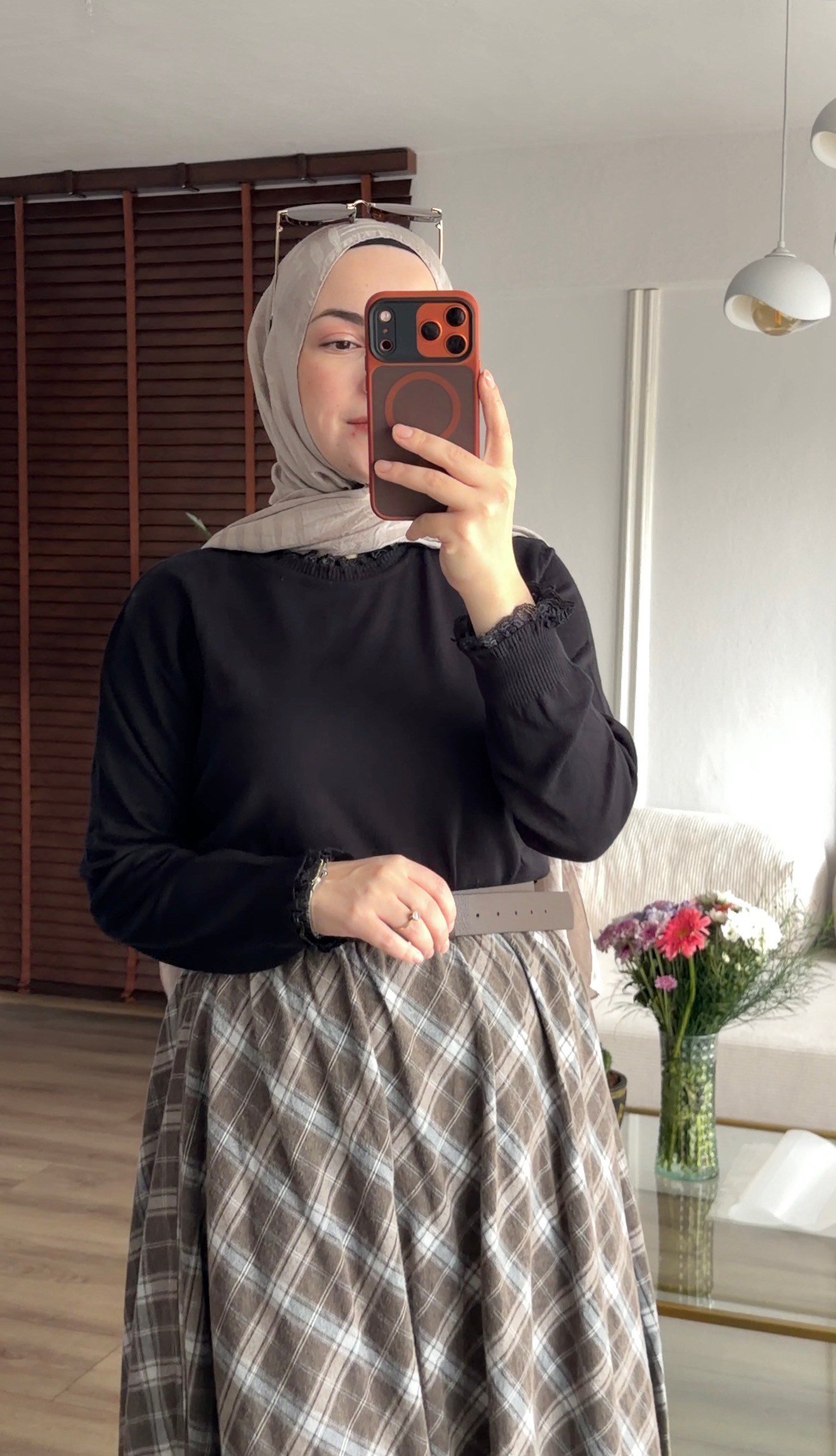 SİYAH  SOĞUK İPLİK KOL VE YAKA  DANTEL DETAYLI  TRİKO 