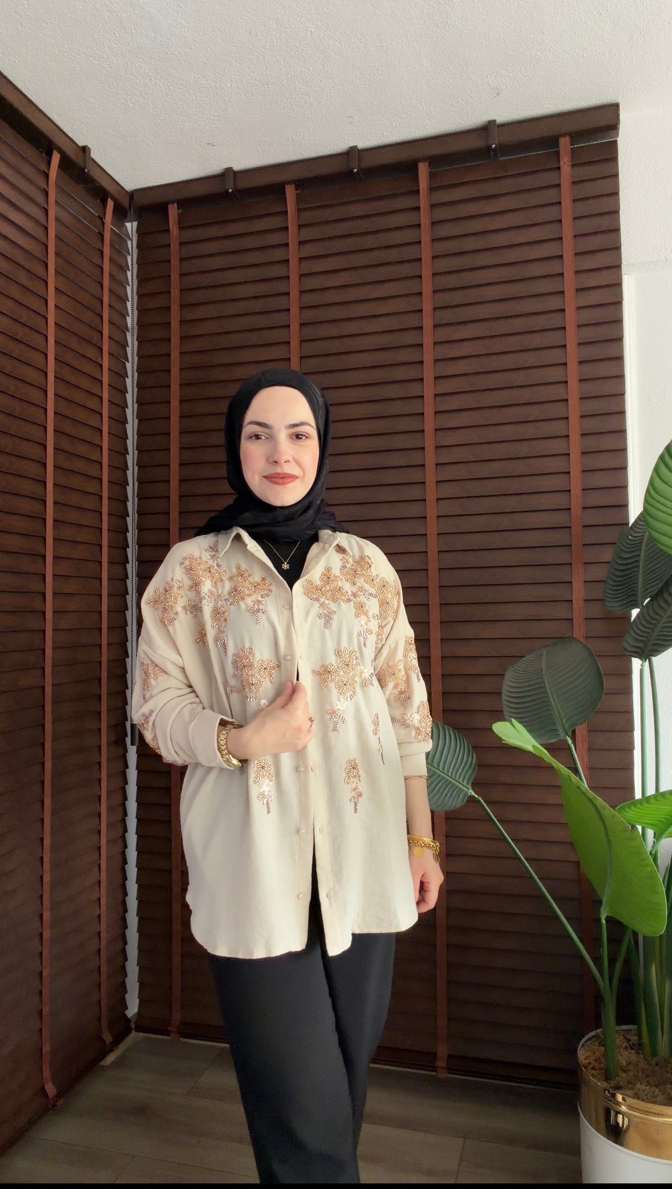 TAŞ  KETEN  NAKIŞ İŞLEMELİ GÖMLEK 