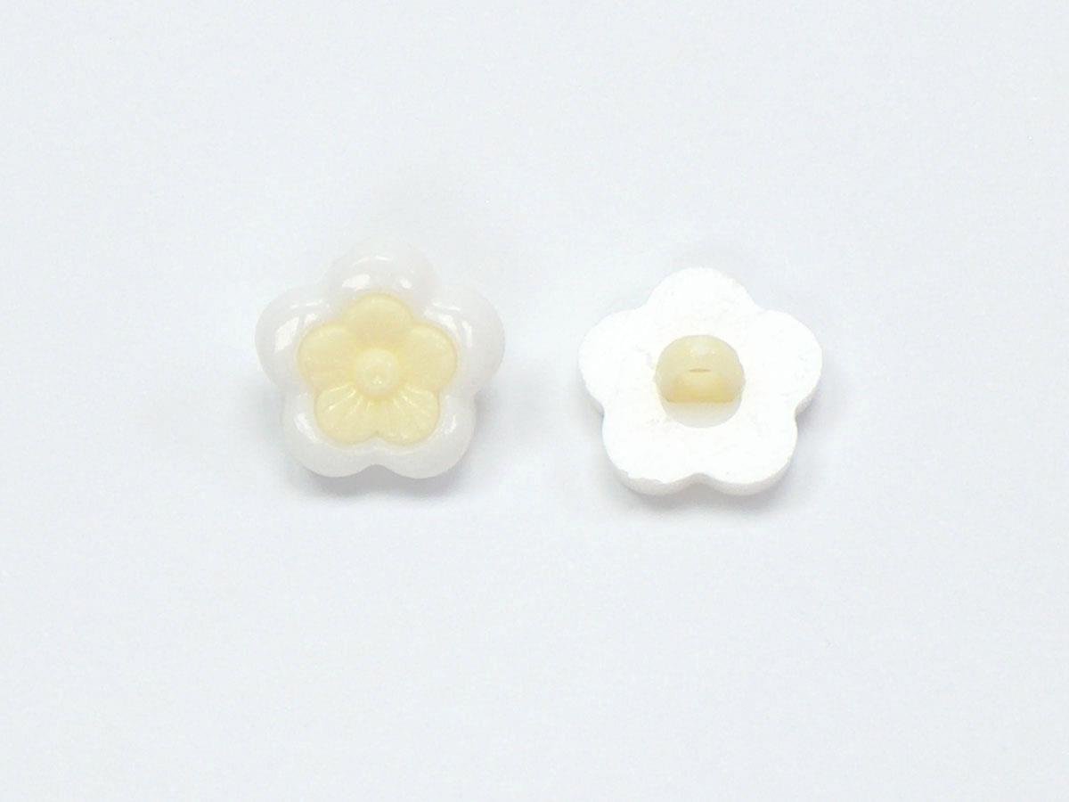 5 Flower Figure Buttons White, Light Green 15mm long