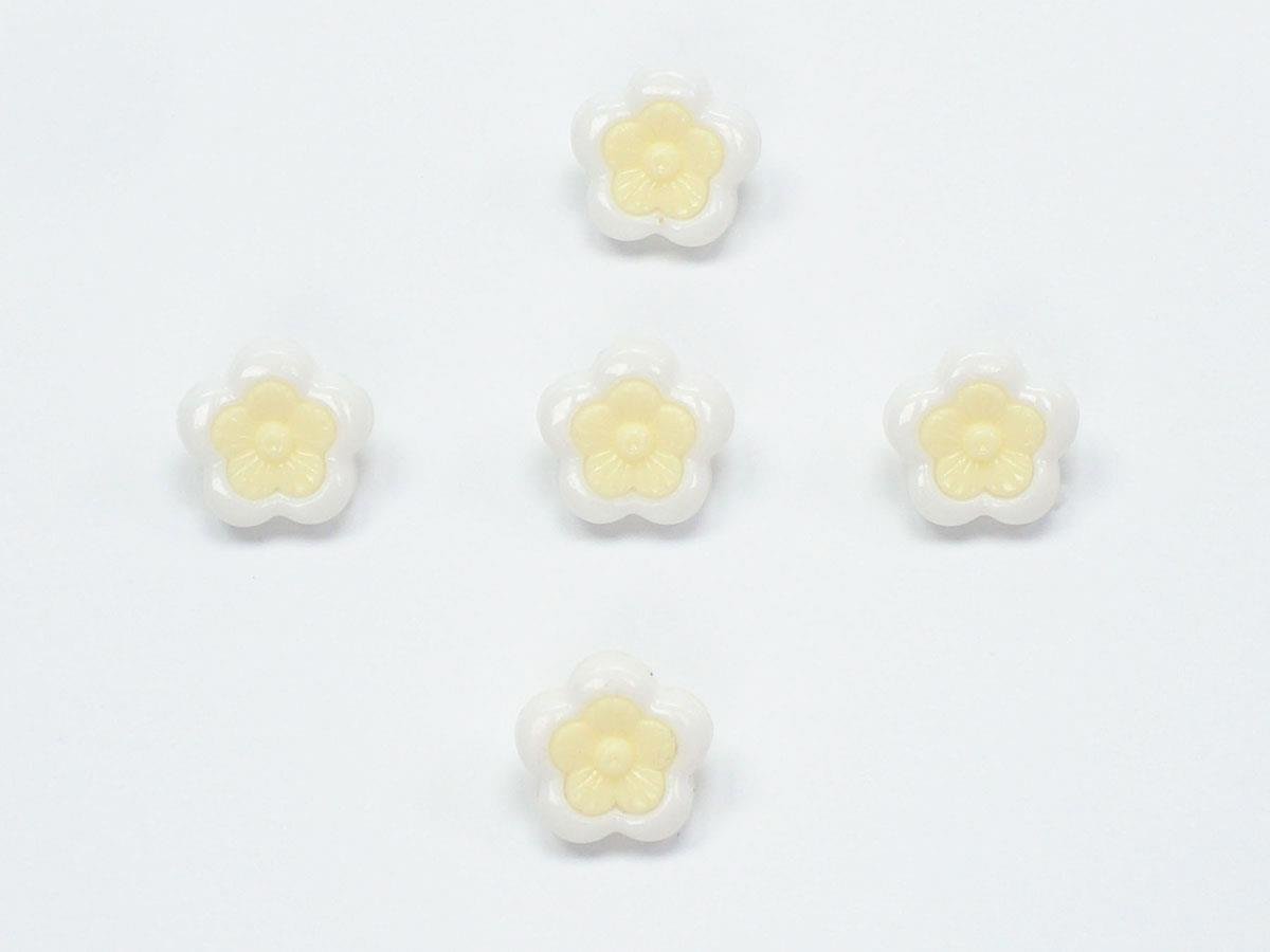 5 Flower Figure Buttons White, Light Green 15mm long