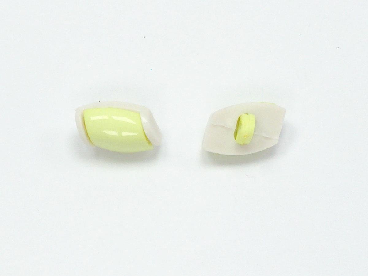 5 Water Bottle Figure Buttons Green, White 15mm long