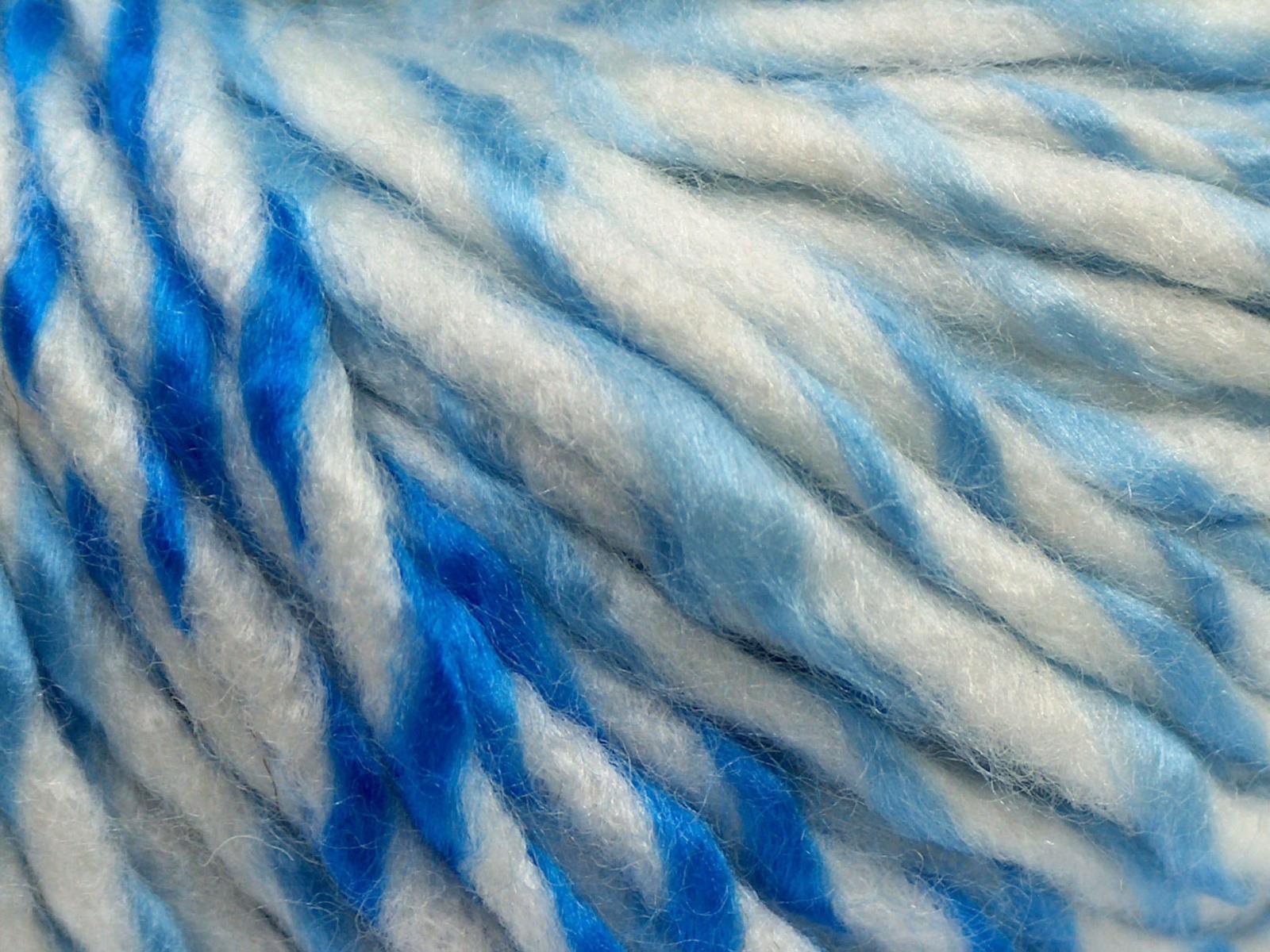 Baby Twist White, Blue Shades