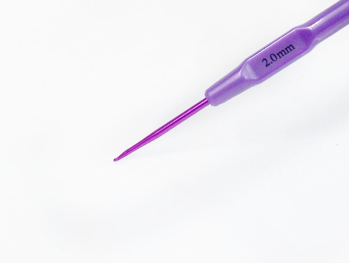 Color Crochet Hooks . 2 mm (US B/1)