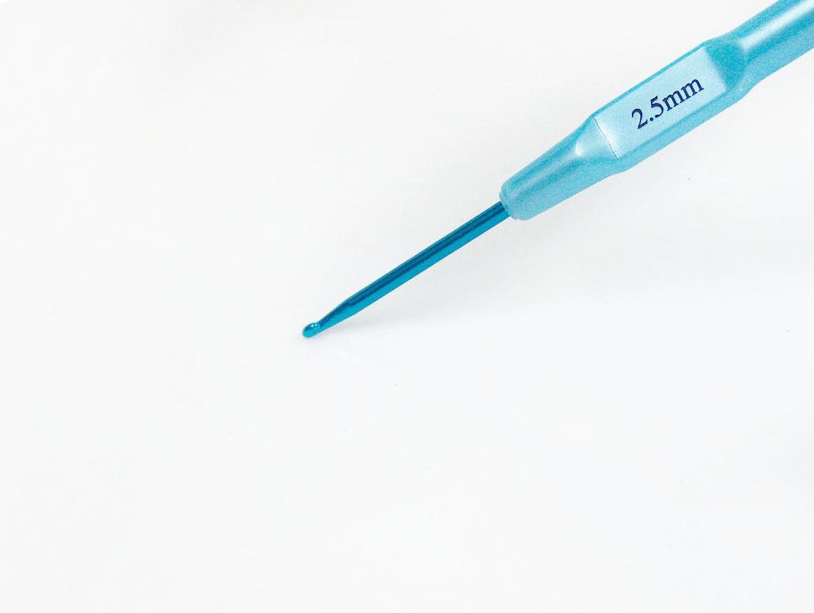 Color Crochet Hooks . 2.5 mm(US C/2)