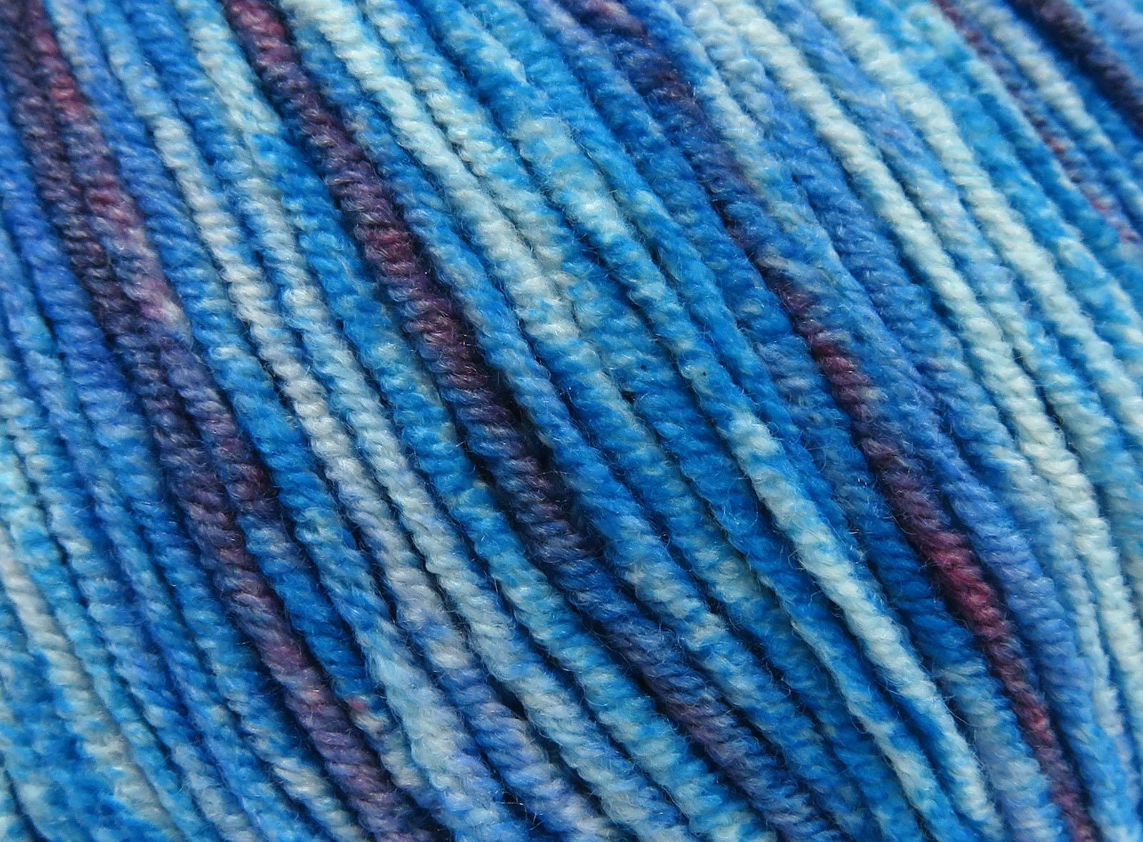 Lorena Splash Maroon, Blue Shades