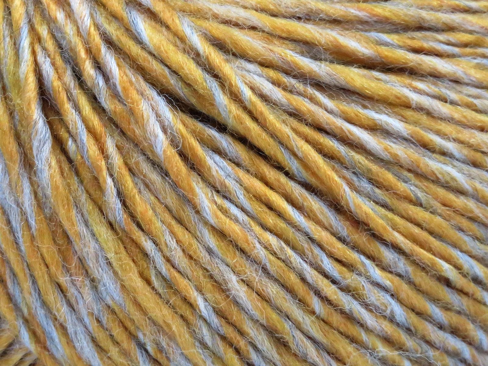 Rihanna Grey, Gold