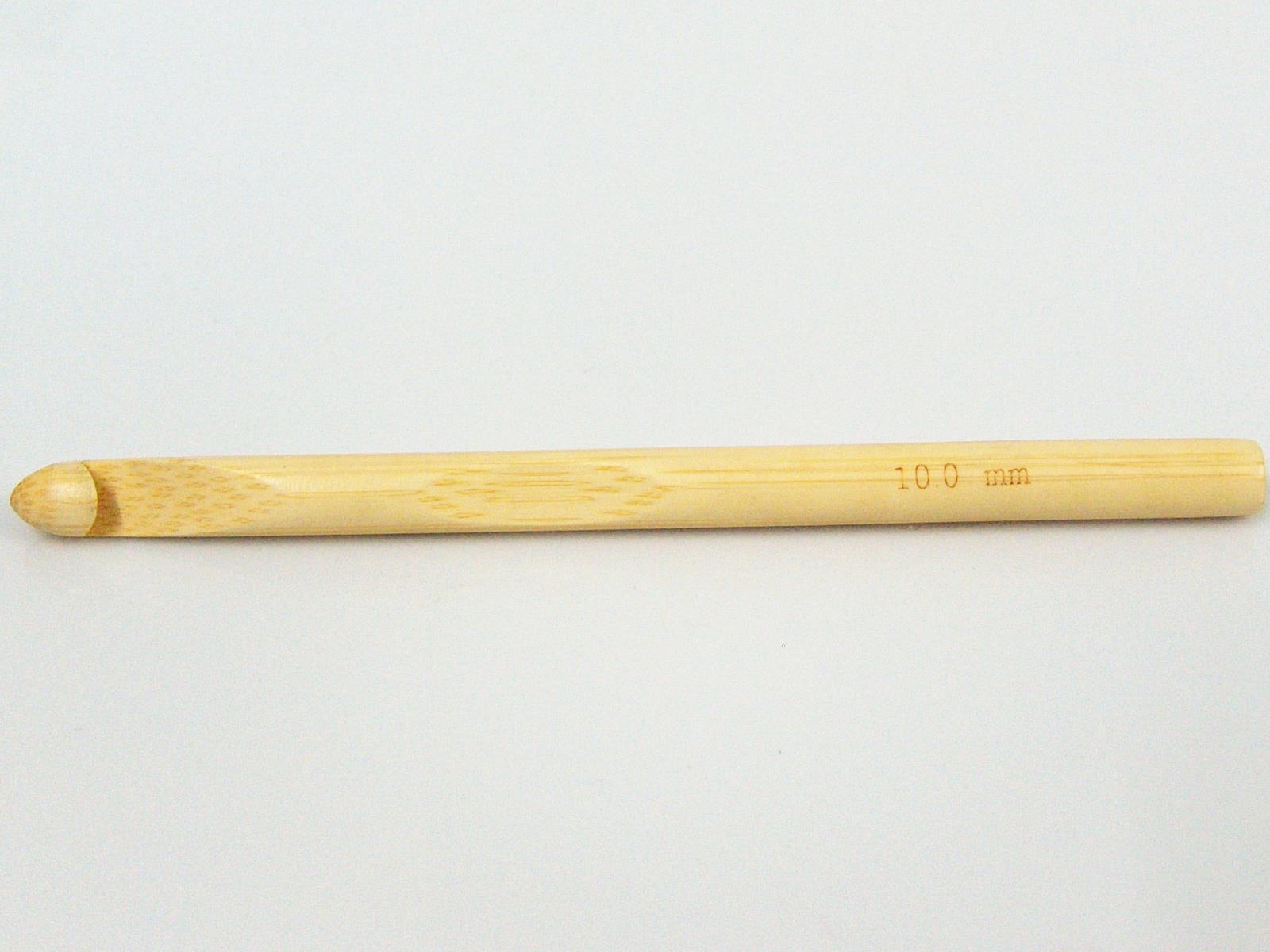 SKC Bamboo Crochet Hook . 10 mm (US N/15)