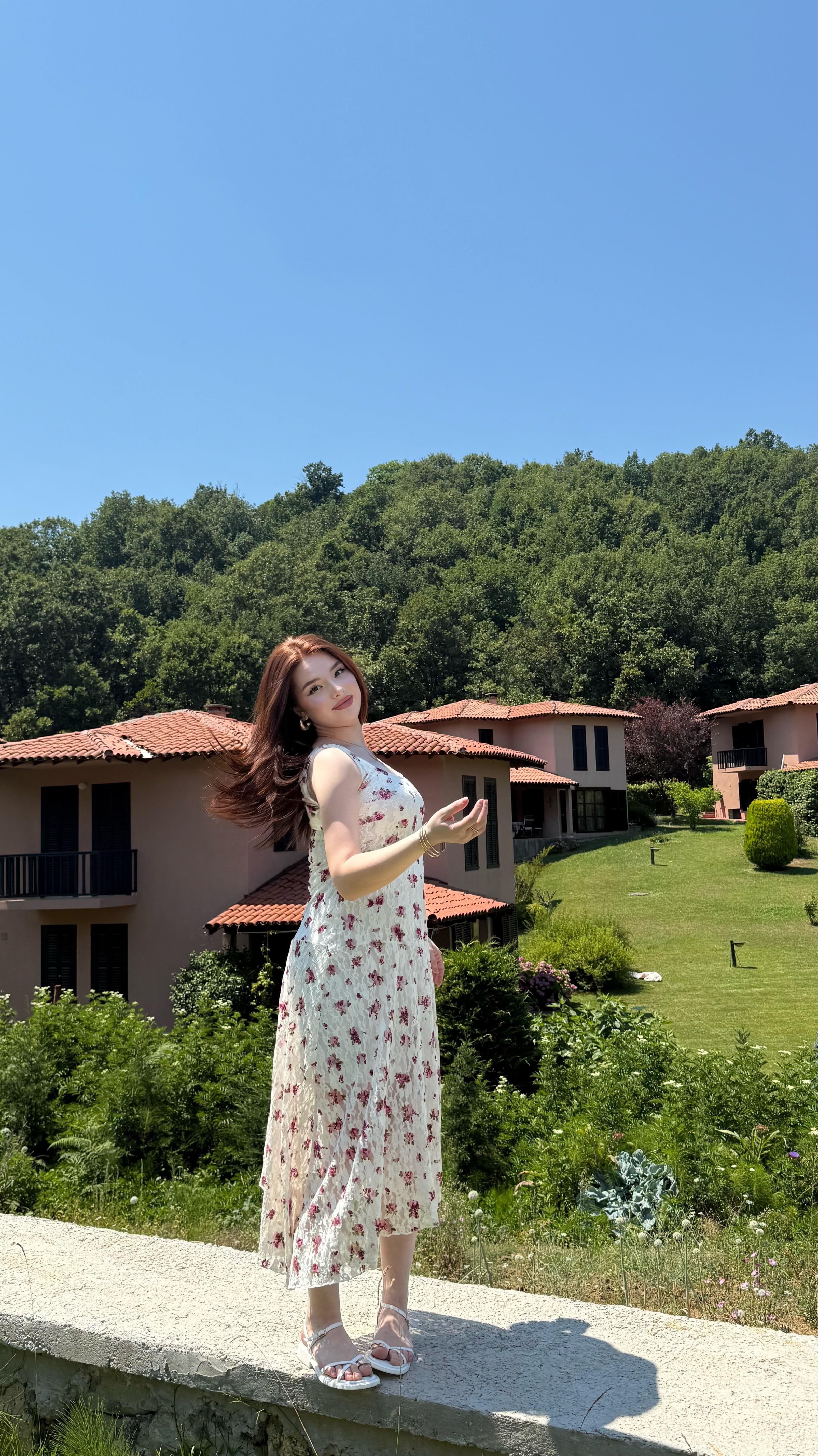 Adel Dantelli Güllü Elbise Beyaz
