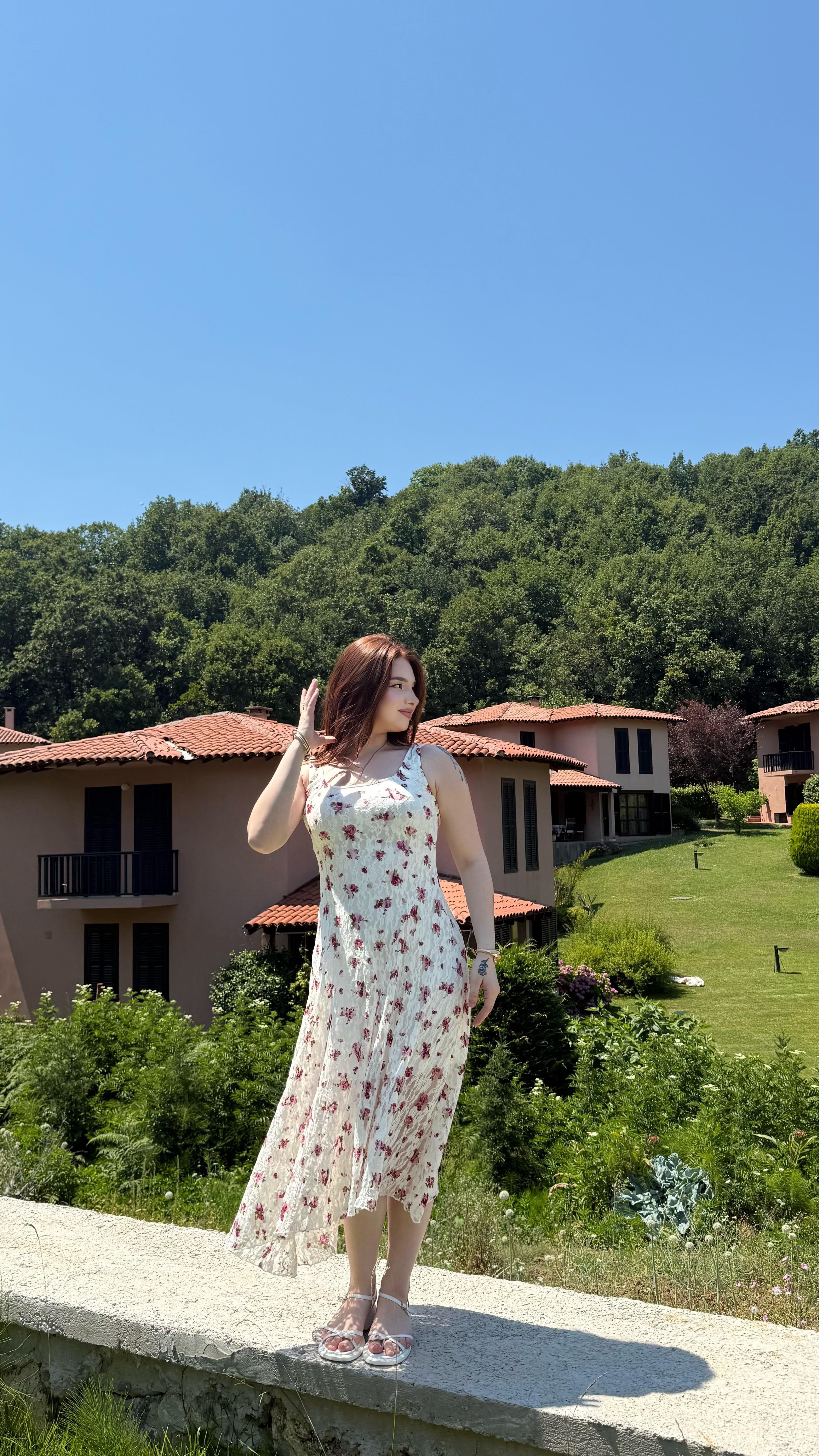 Adel Dantelli Güllü Elbise Beyaz