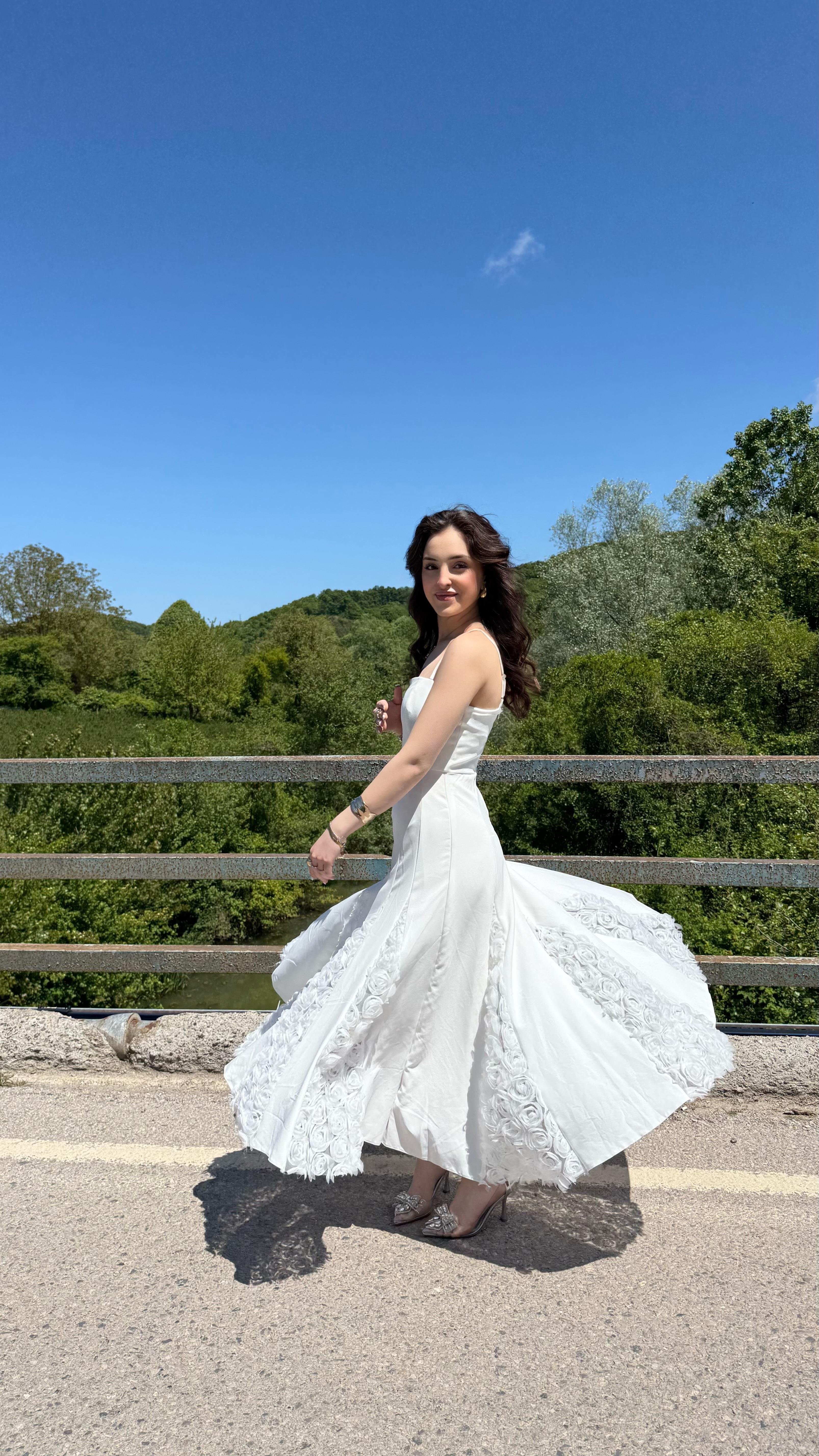 Almira Eteği Güllü Elbise Beyaz