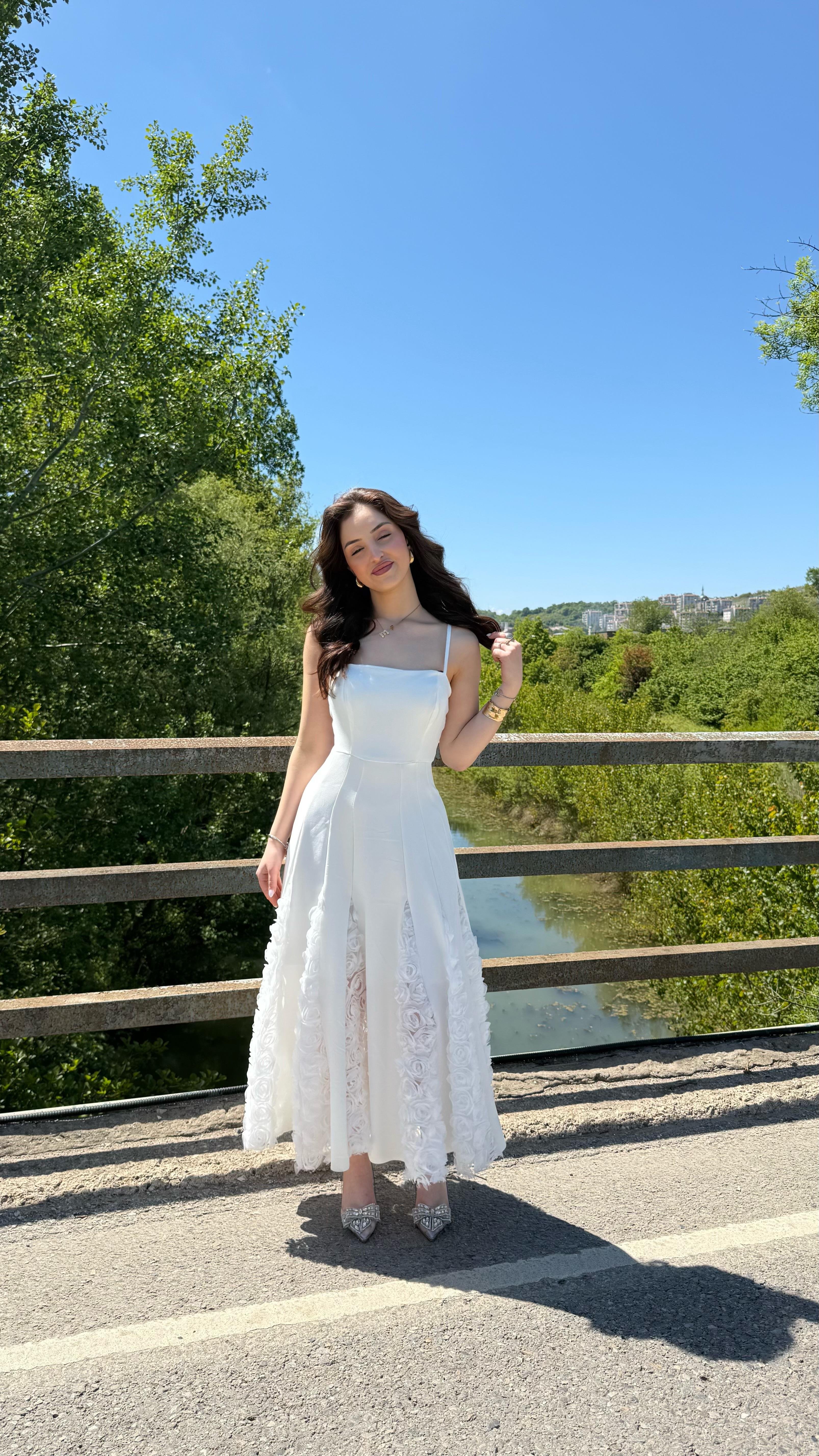 Almira Eteği Güllü Elbise Beyaz