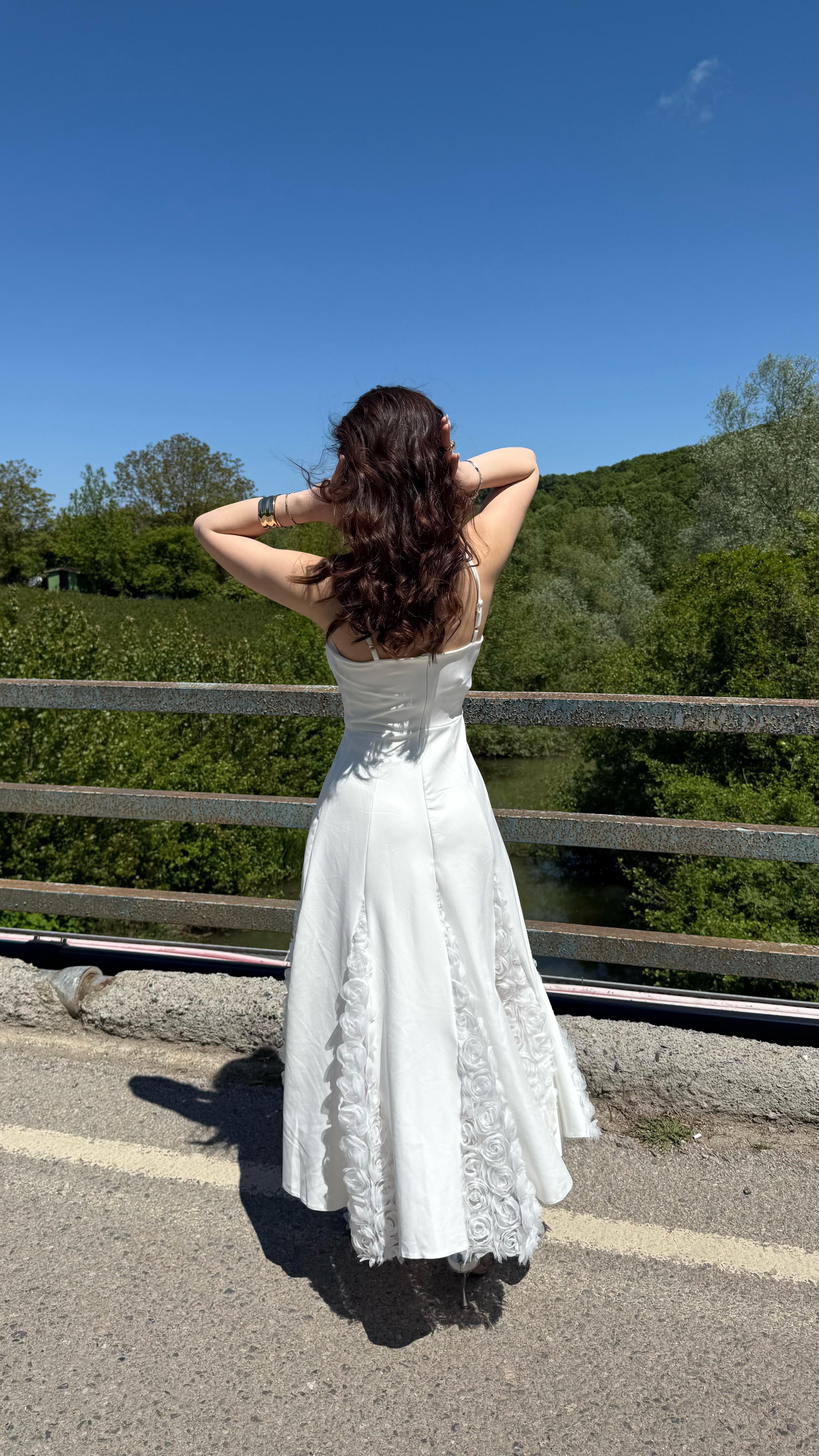 Almira Eteği Güllü Elbise Beyaz
