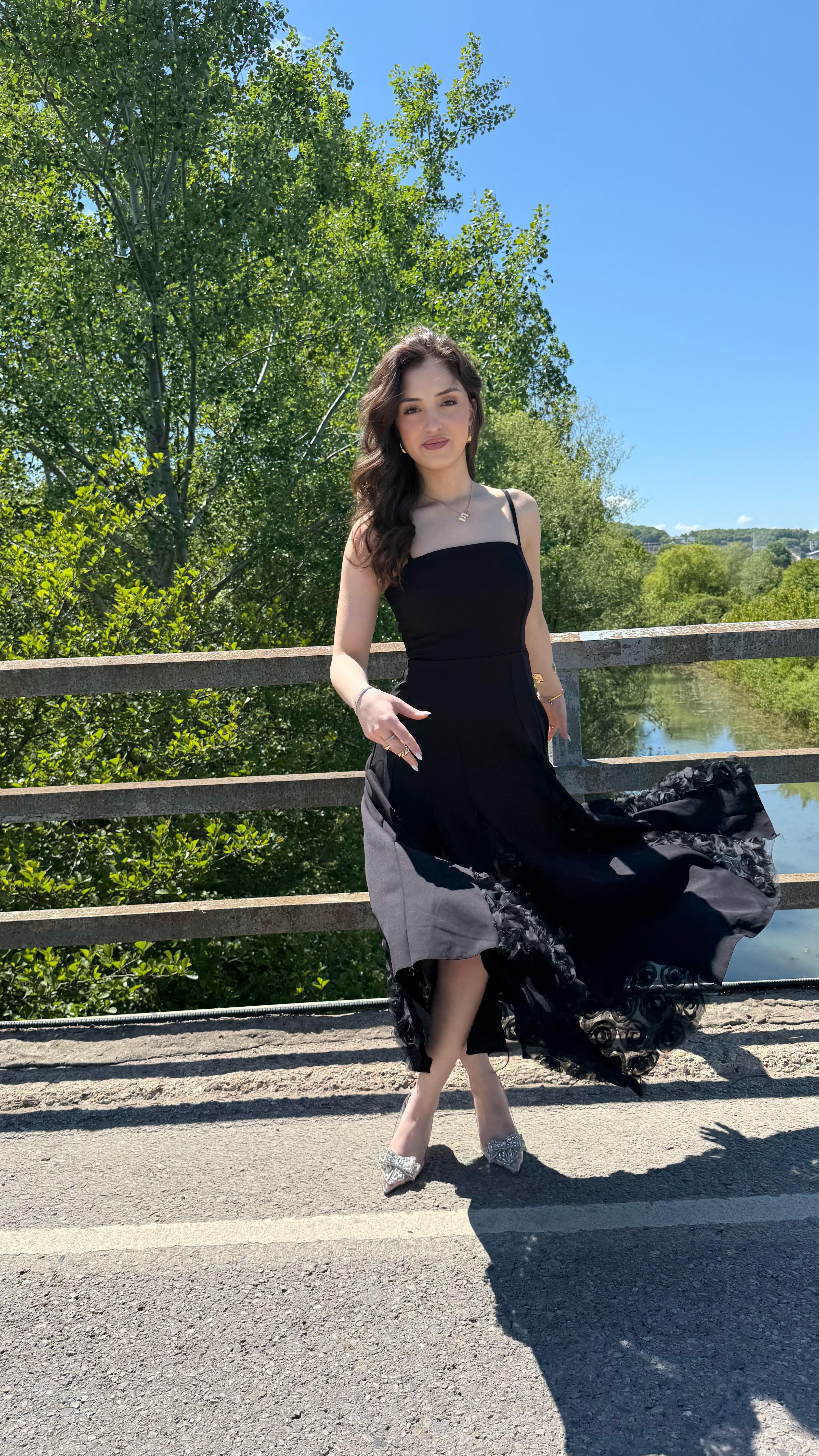 Almira Eteği Güllü Elbise Siyah