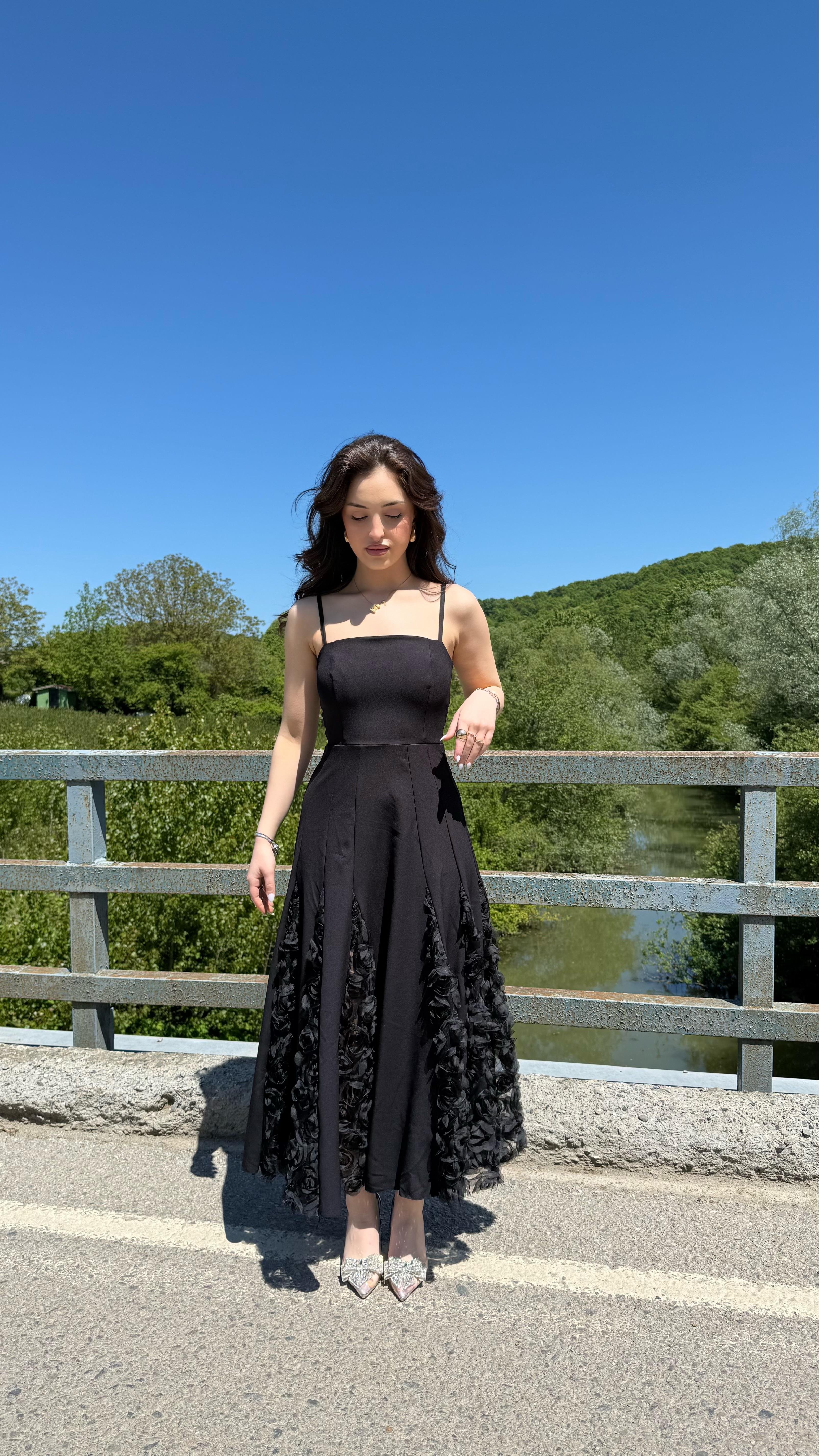 Almira Eteği Güllü Elbise Siyah
