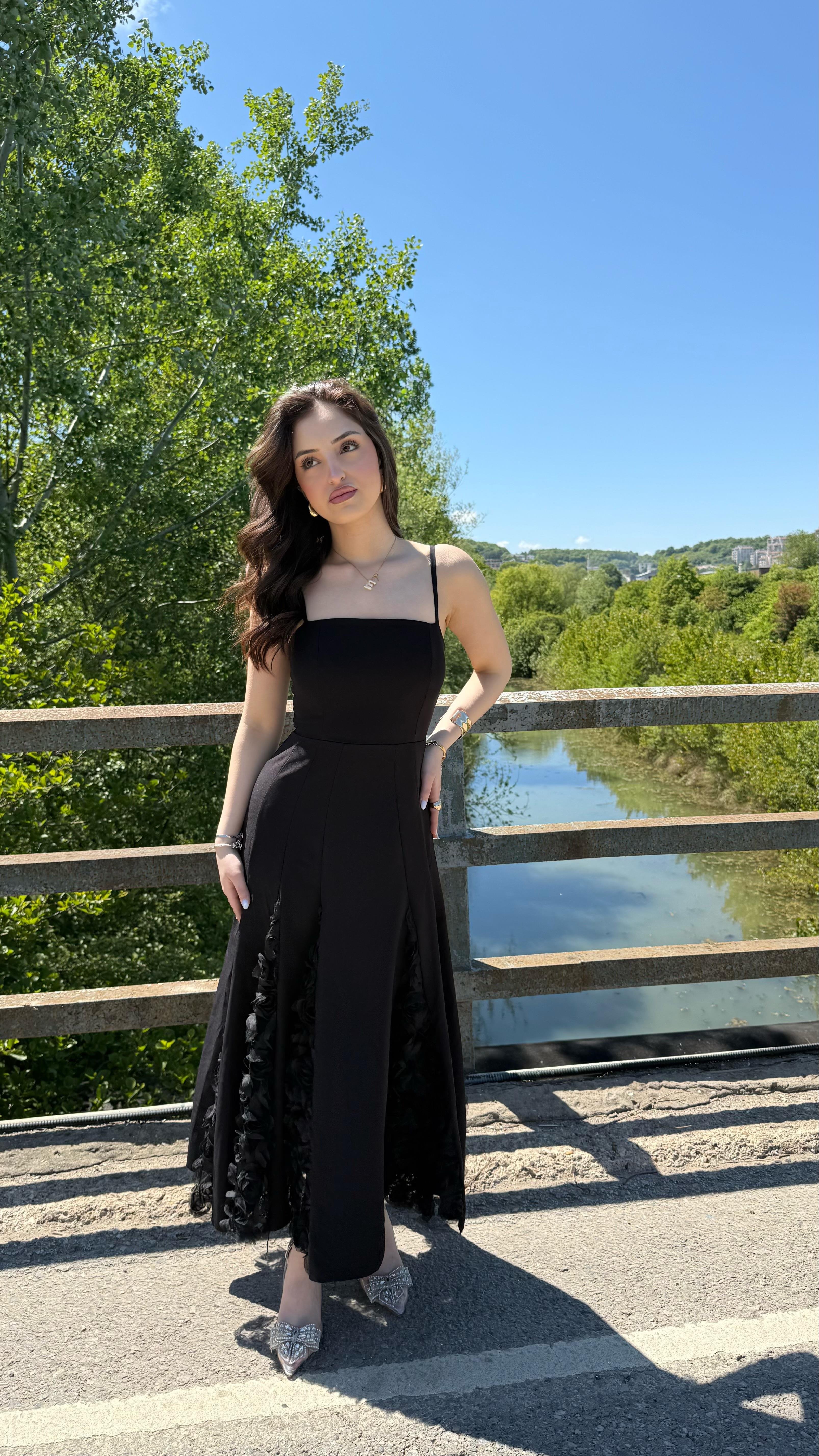 Almira Eteği Güllü Elbise Siyah