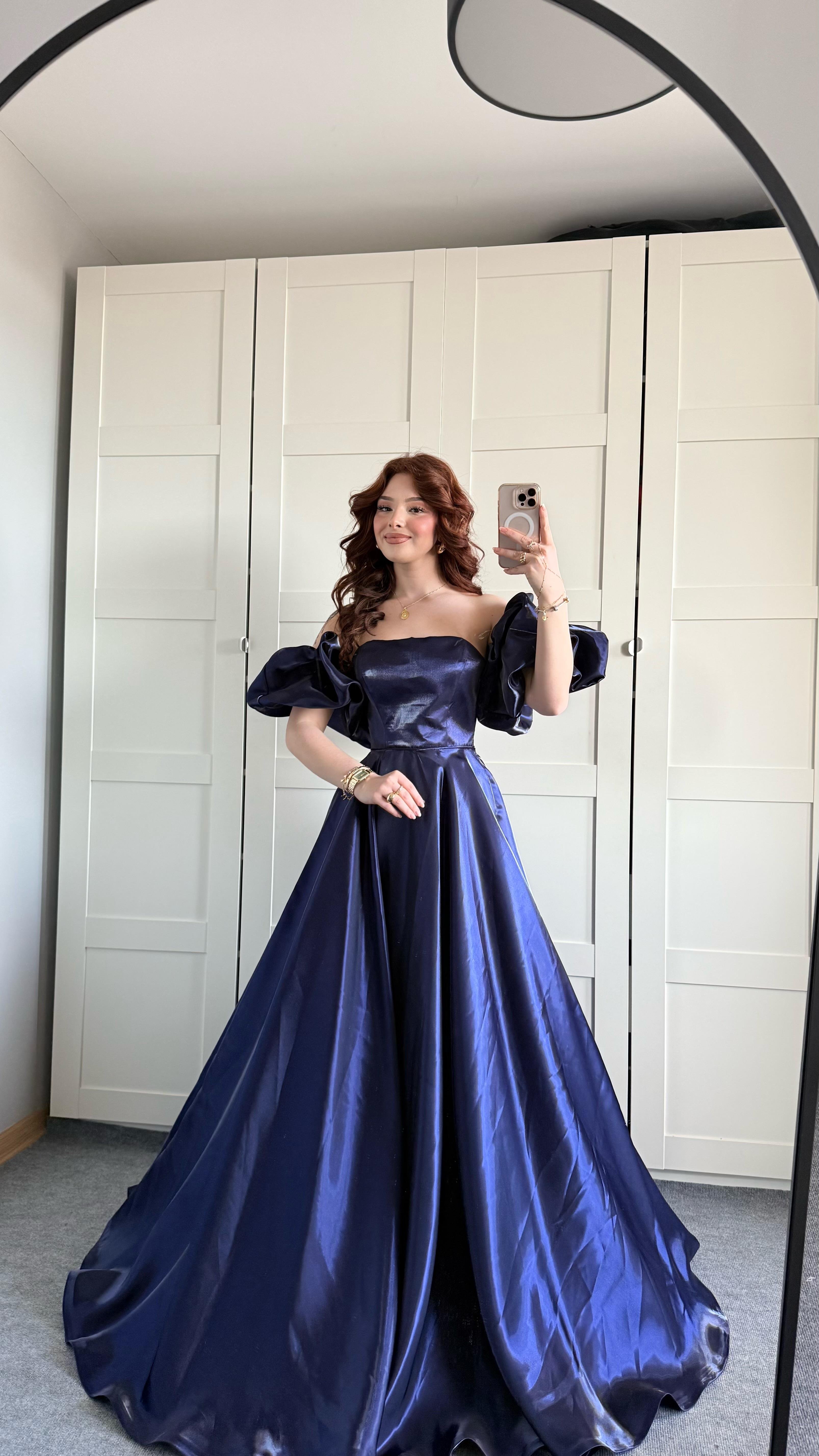 Barbie princess Abiye Lacivert