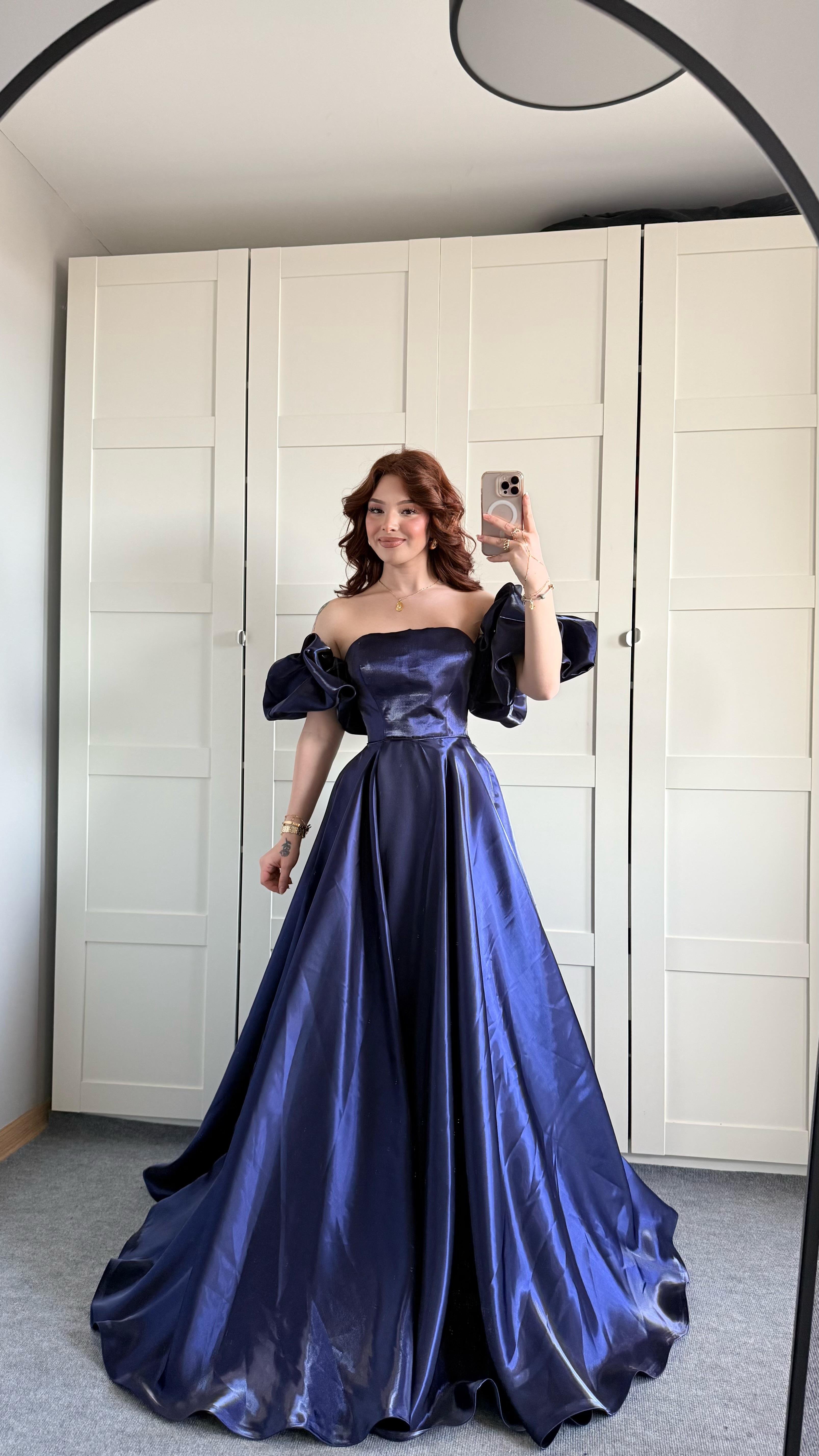 Barbie princess Abiye Lacivert