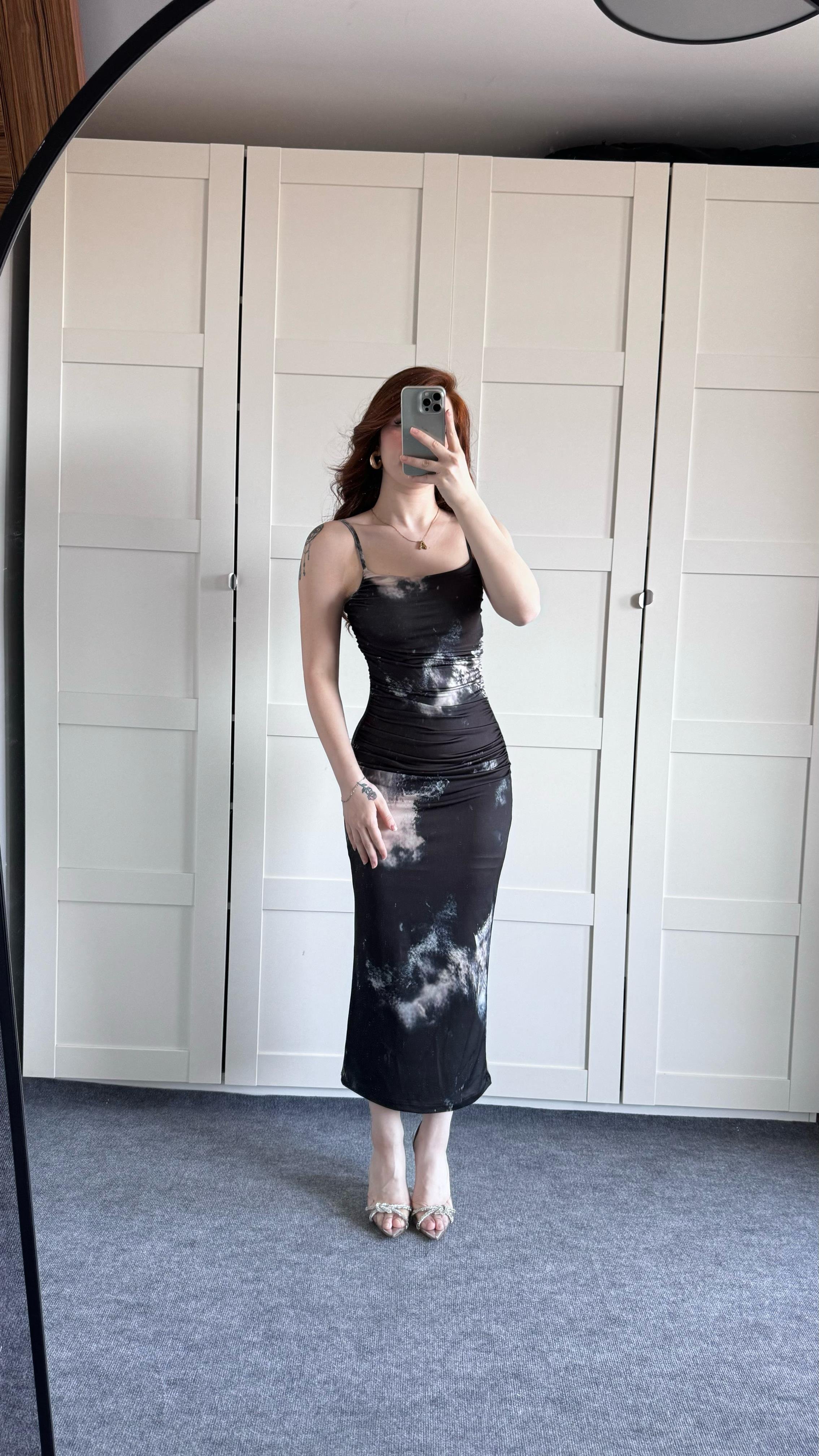 Batik Siyah Askılı Elbise