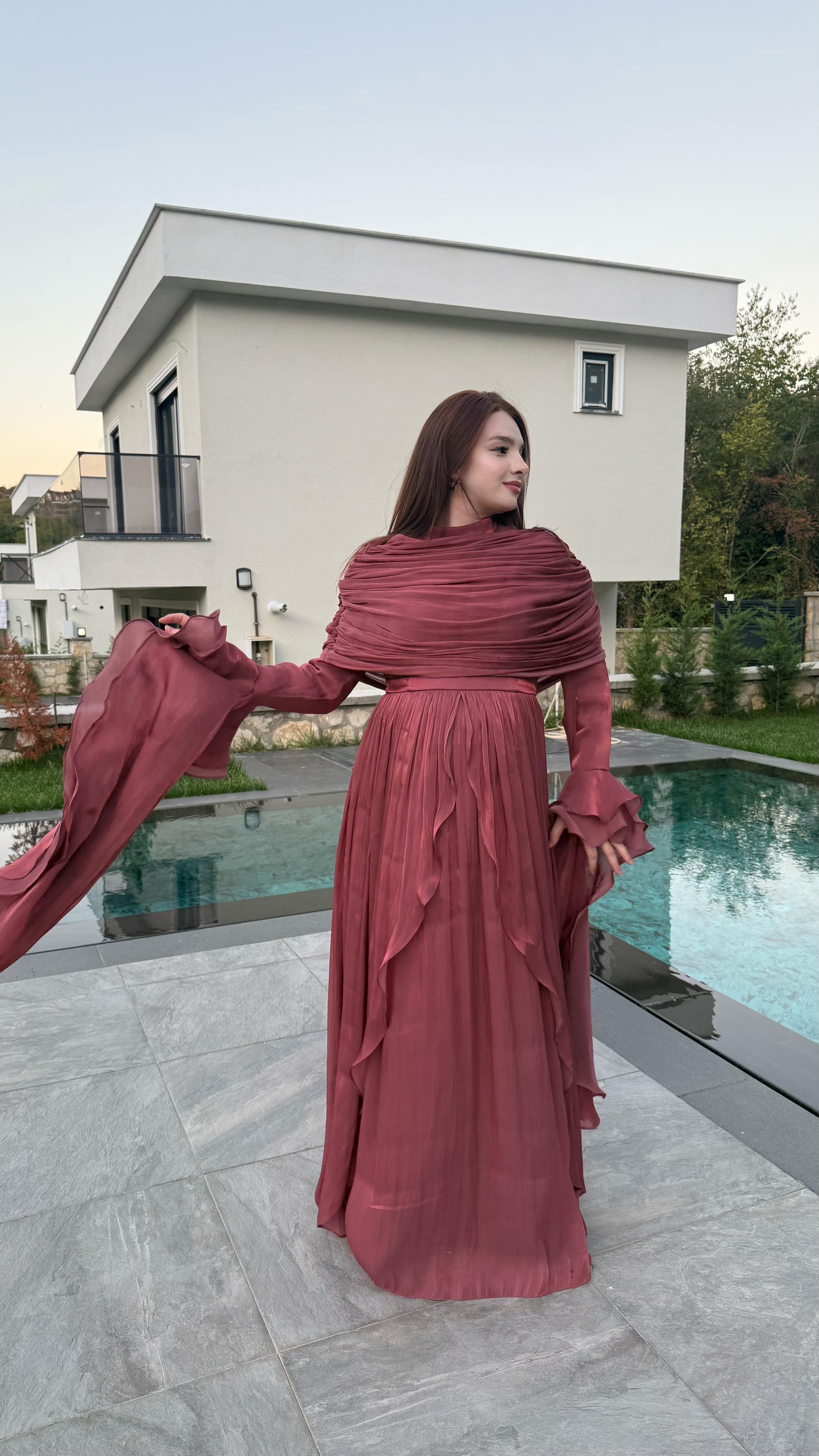 Batman Ansak Aksesuar Detaylı Abiye Gül Kurusu