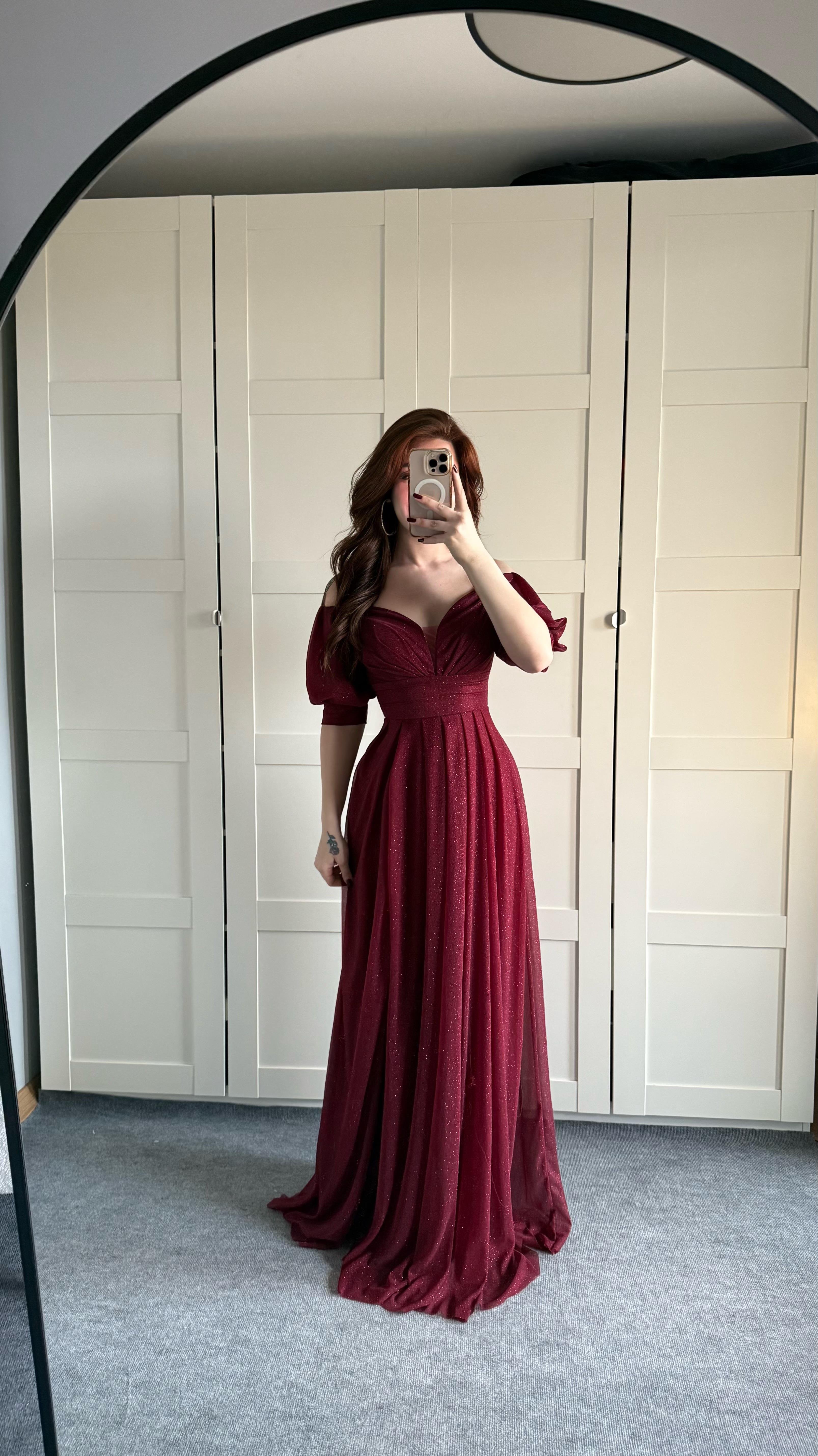 Beli Göğsü Pileli Uzun Simli Abiye Bordo
