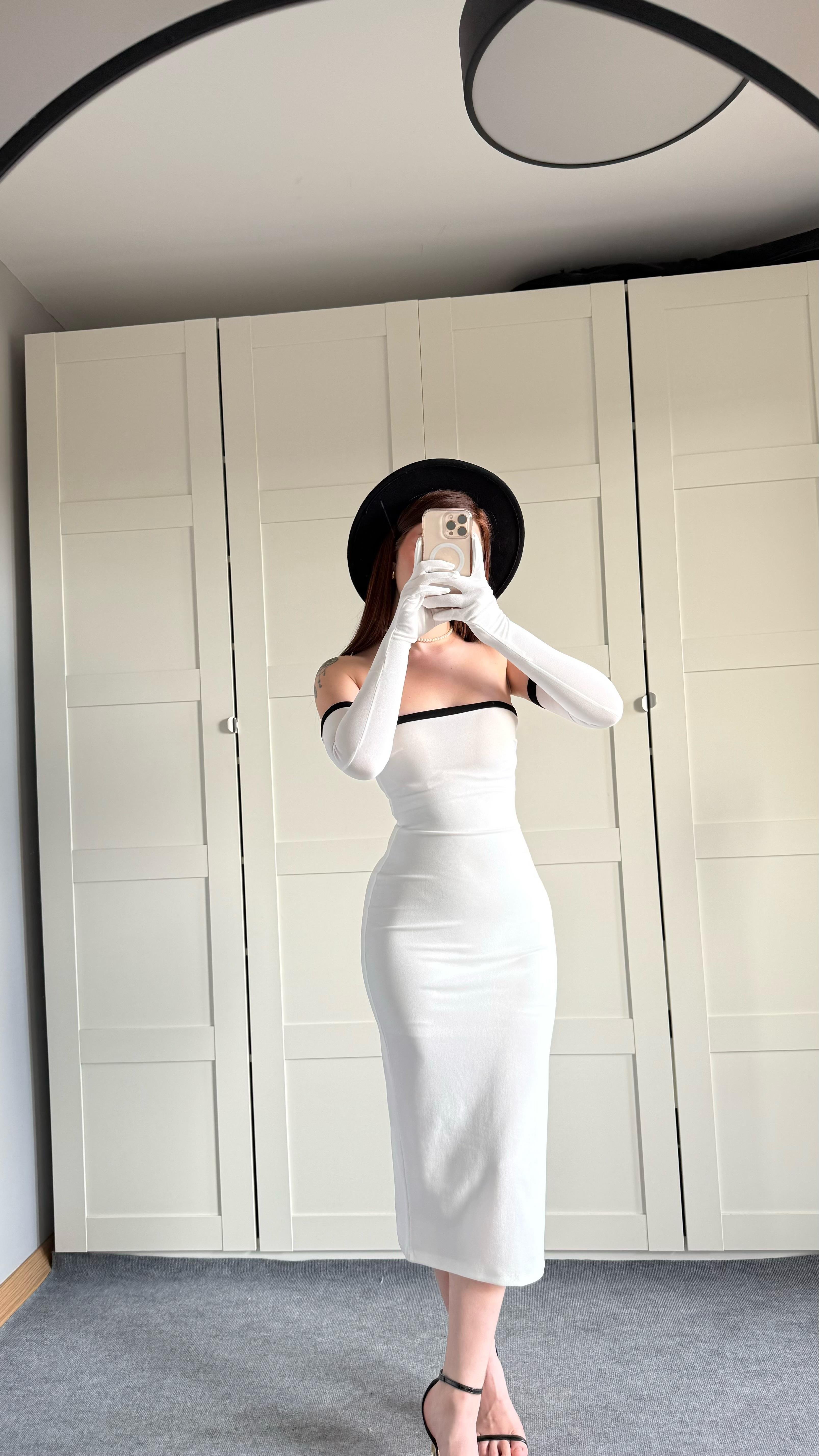 Belle Femme Beyaz Eldivenli Elbise