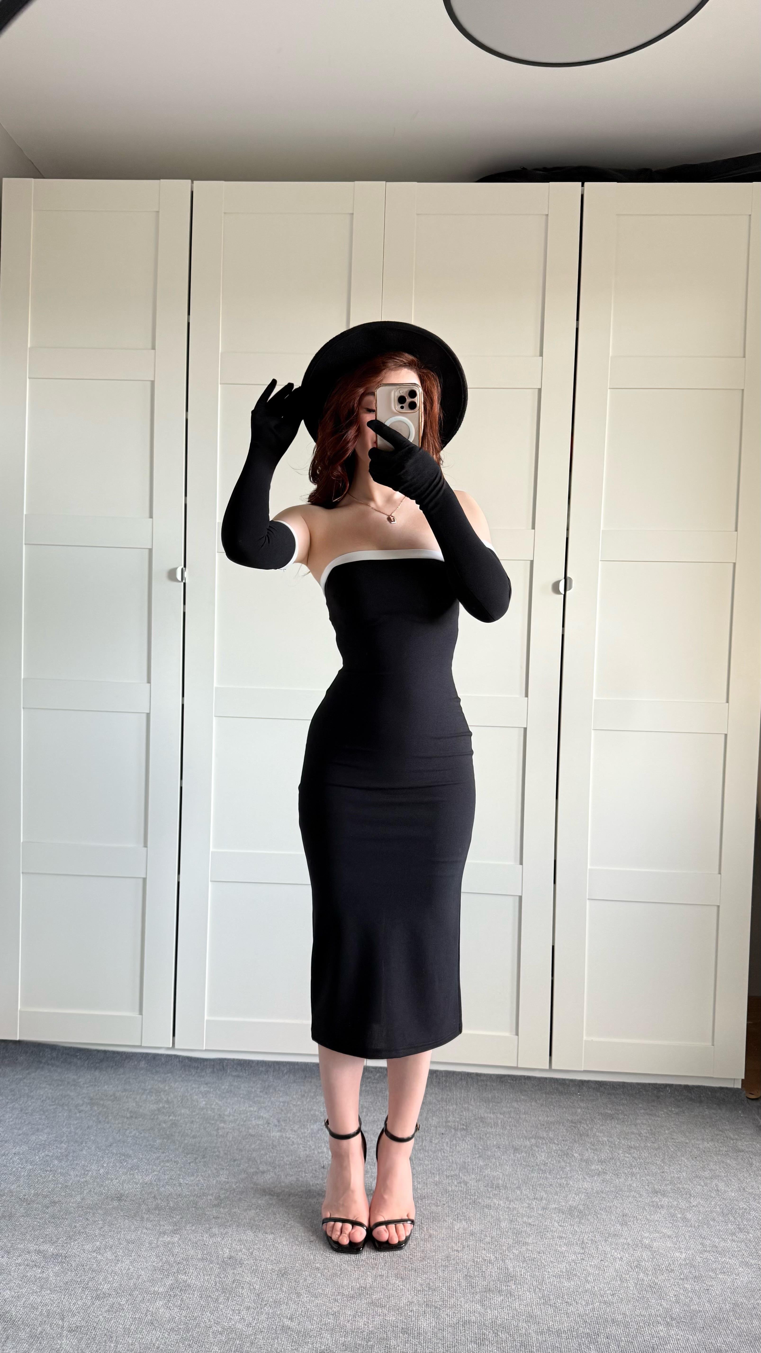 Belle Femme Siyah Eldivenli Elbise