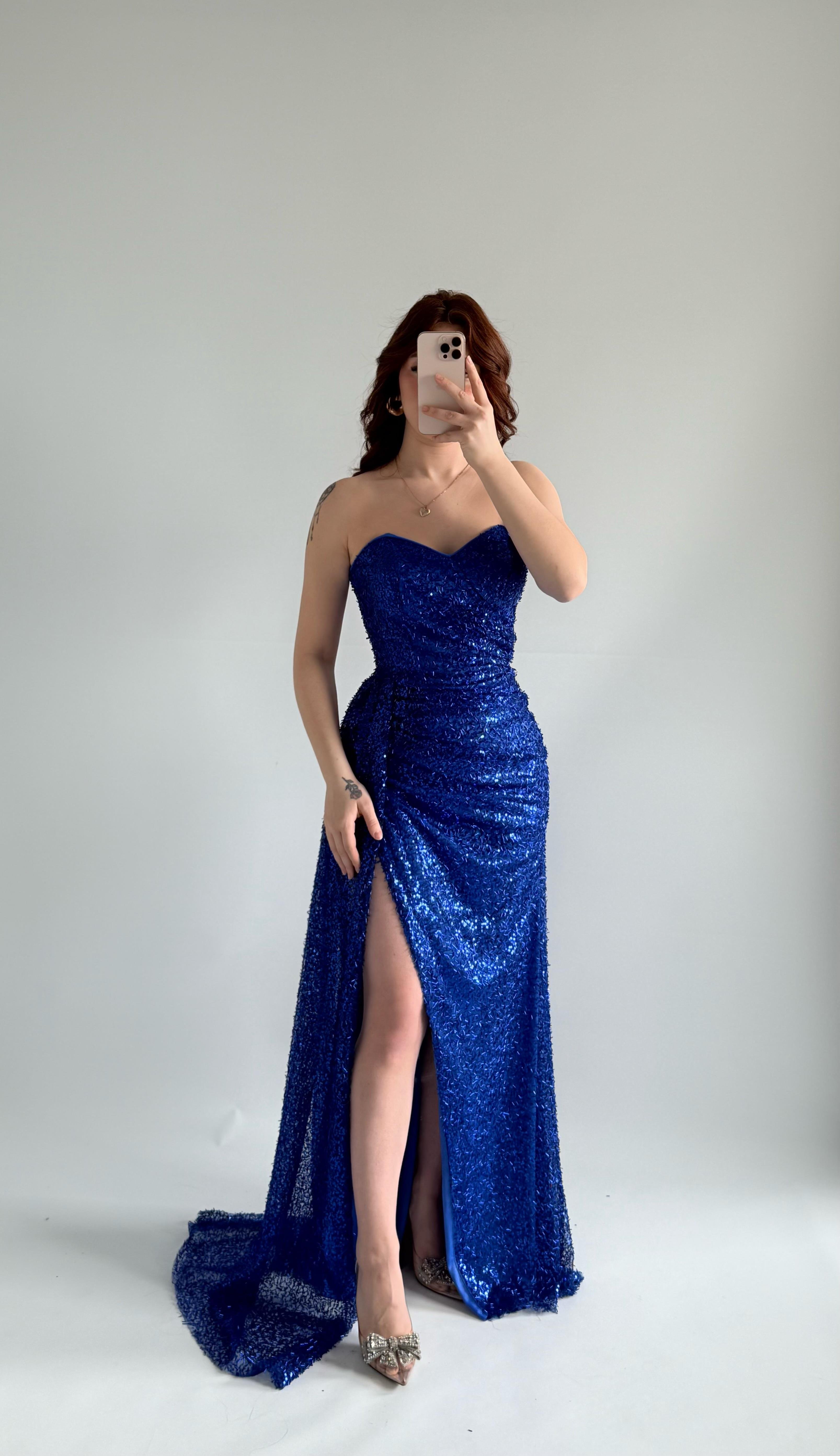 Belle Straplez Taşlı Yırtmaçlı Abiye Saks
