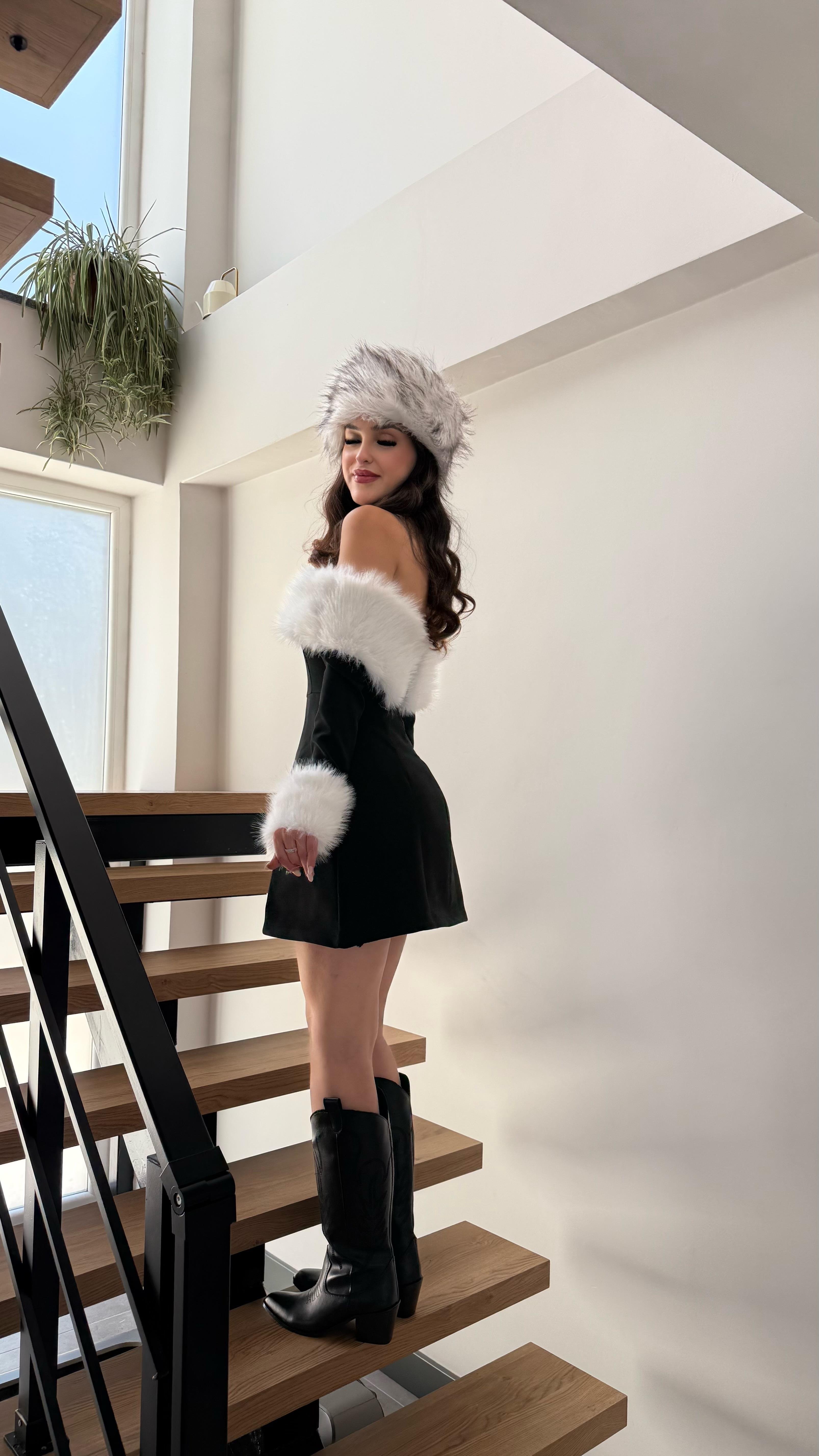 Beyaz Kürklü Madonna Mini Elbise