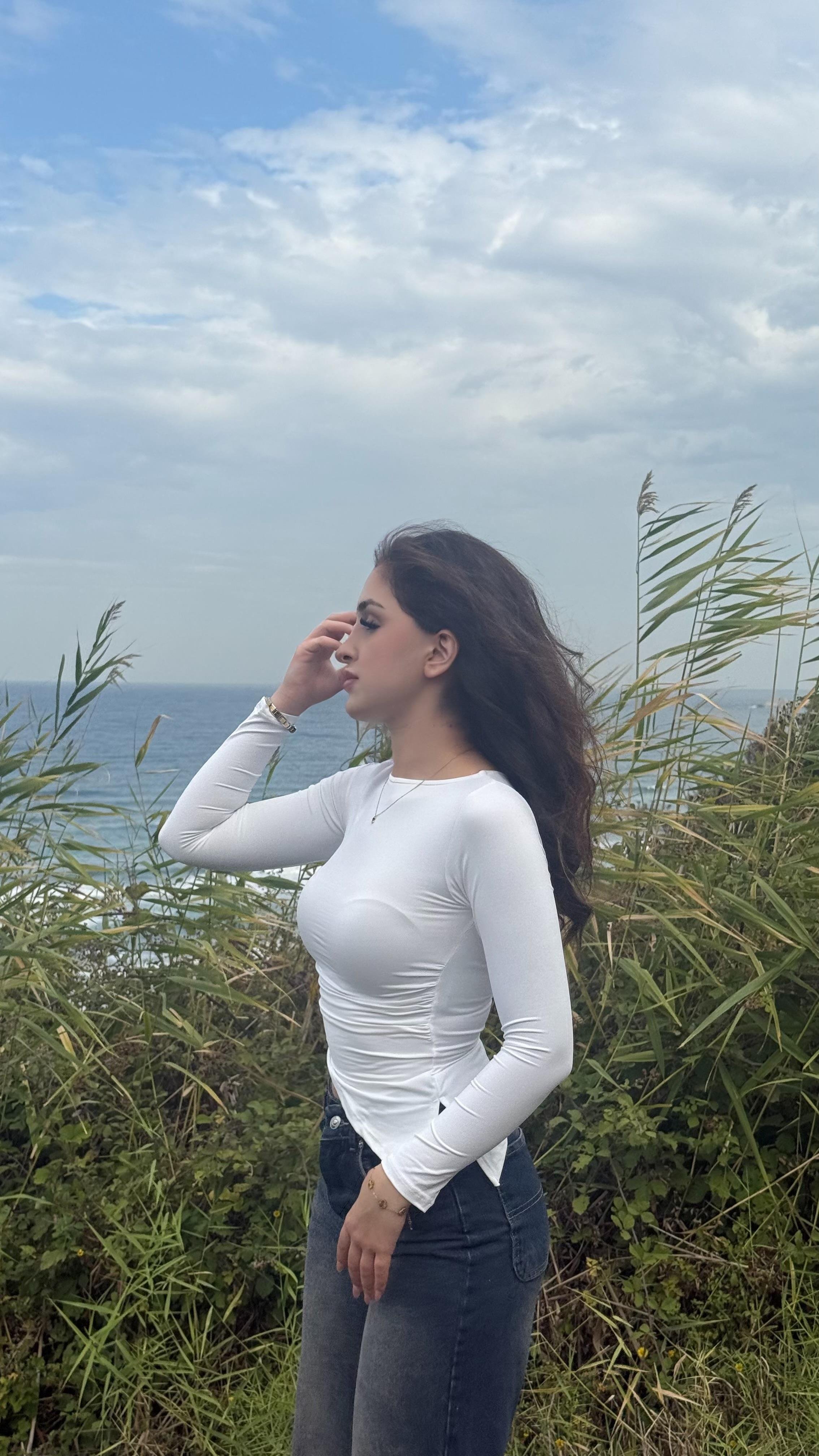 Blah Yanı Yırtmaçlı Asimetrik Bluz Beyaz